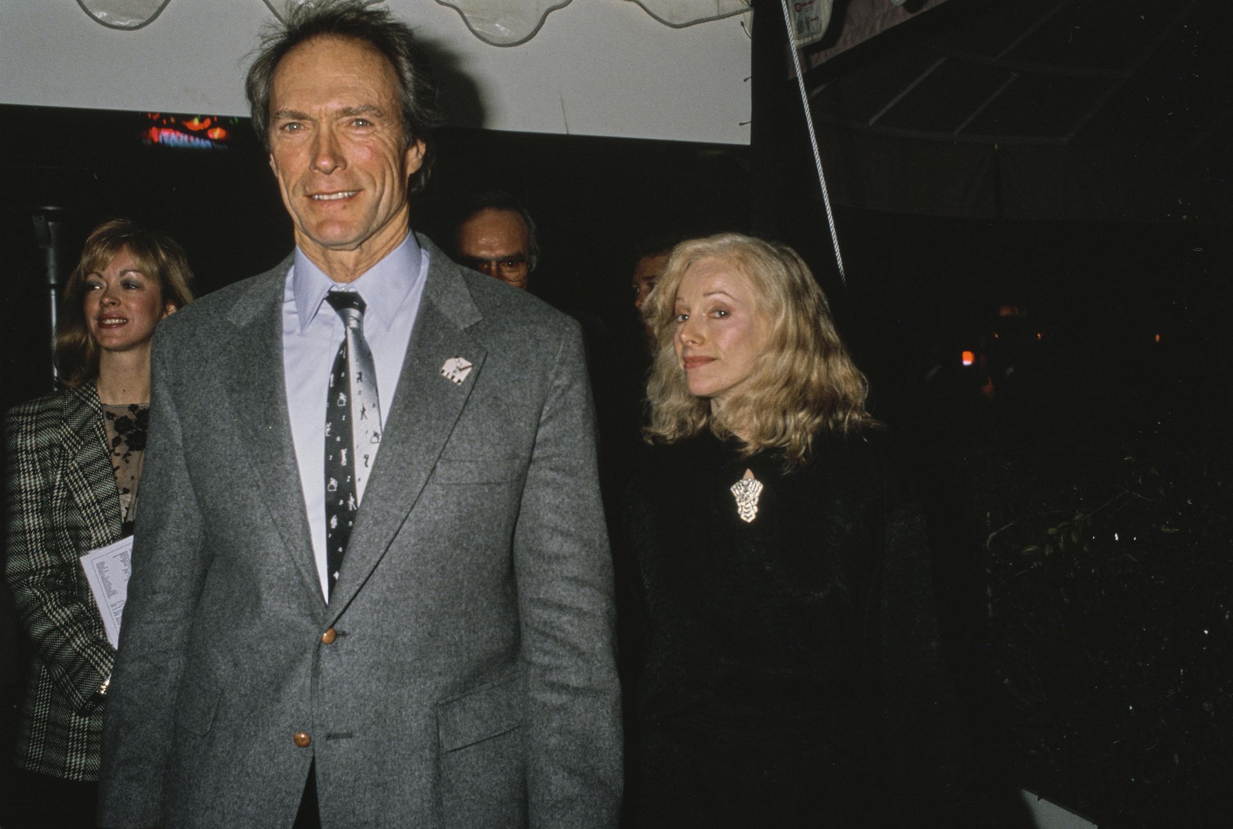 Clint Eastwood and Sondra Locke on December 8, 1988 | Source: Getty Images
