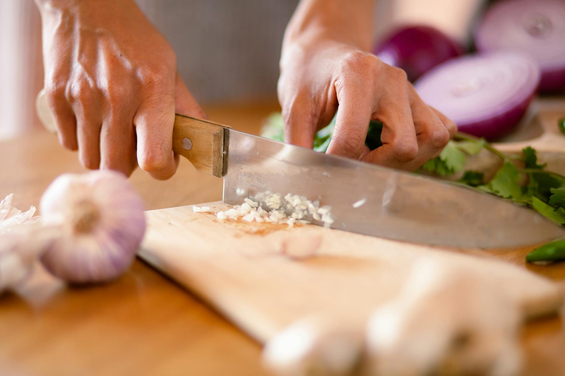 A person chopping vegetables | Source: Pexels