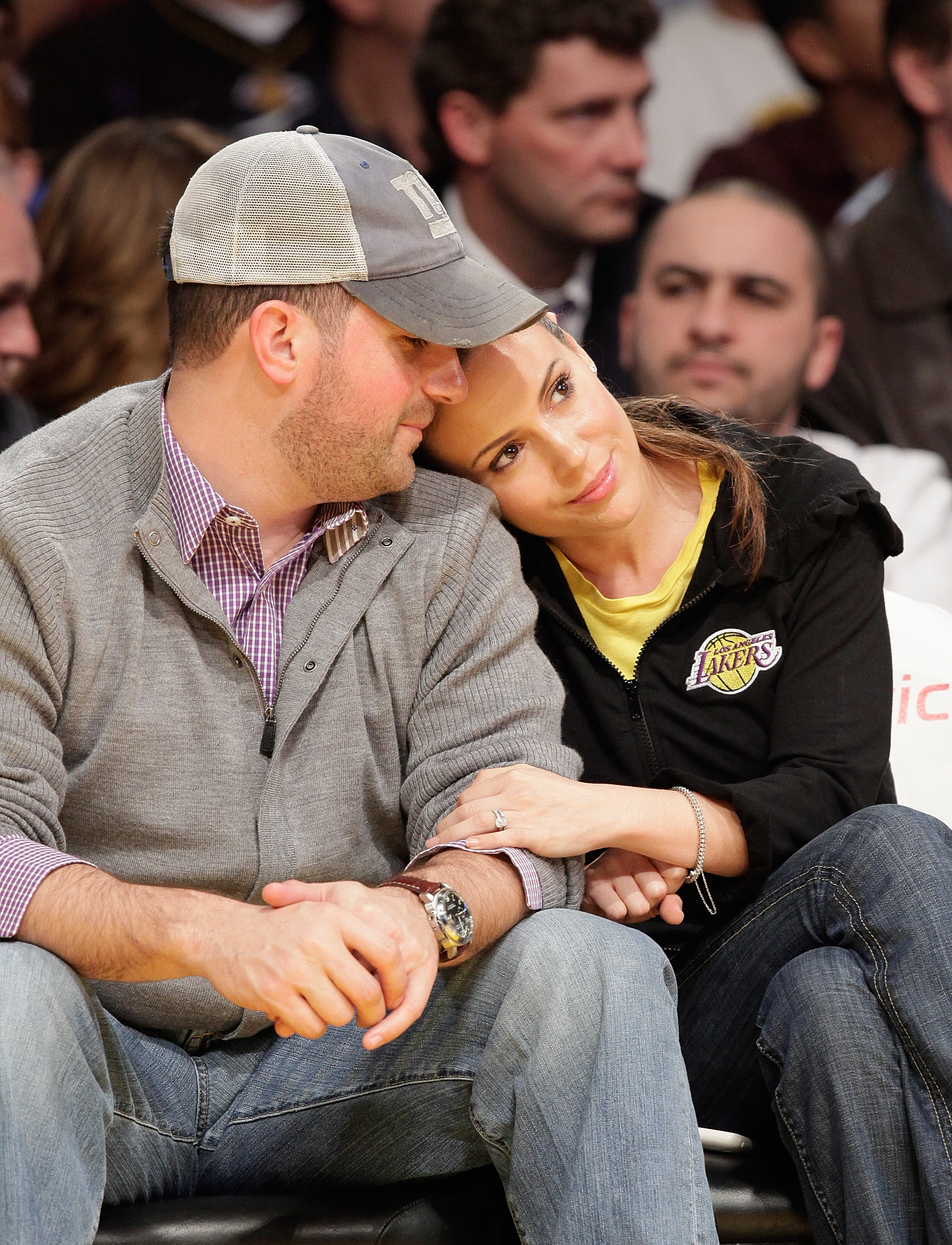 David Bugliari and Alyssa Milano at a basketball game at Staples Center on February 26, 2010 in Los Angeles, California | Source: Getty Images
