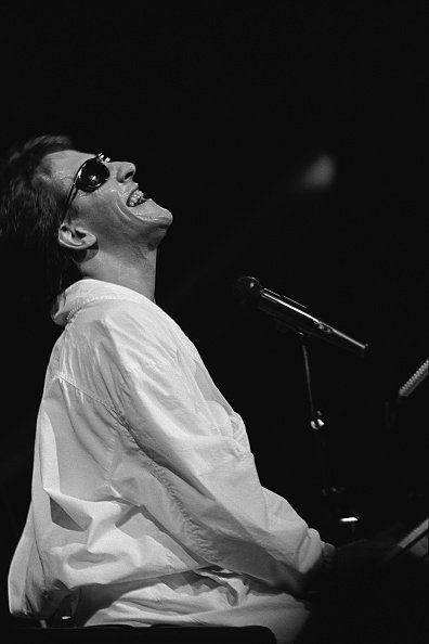 Gilbert Montagne se produit à l'Olympia. | Photo : Getty Images
