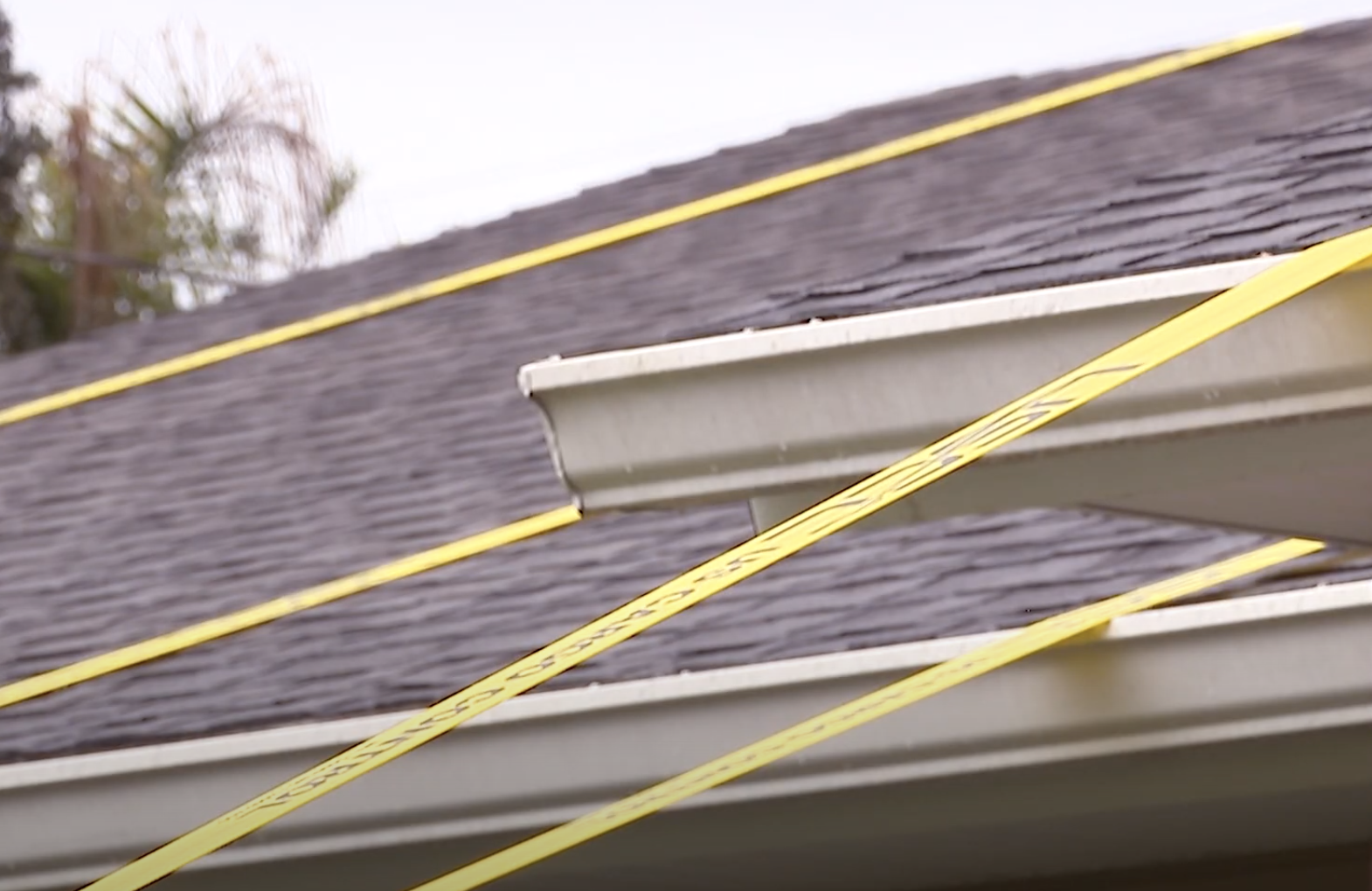 A close-up of the straps Pedro Caceres used to strap his home down. | Source: YouTube/9NEWS