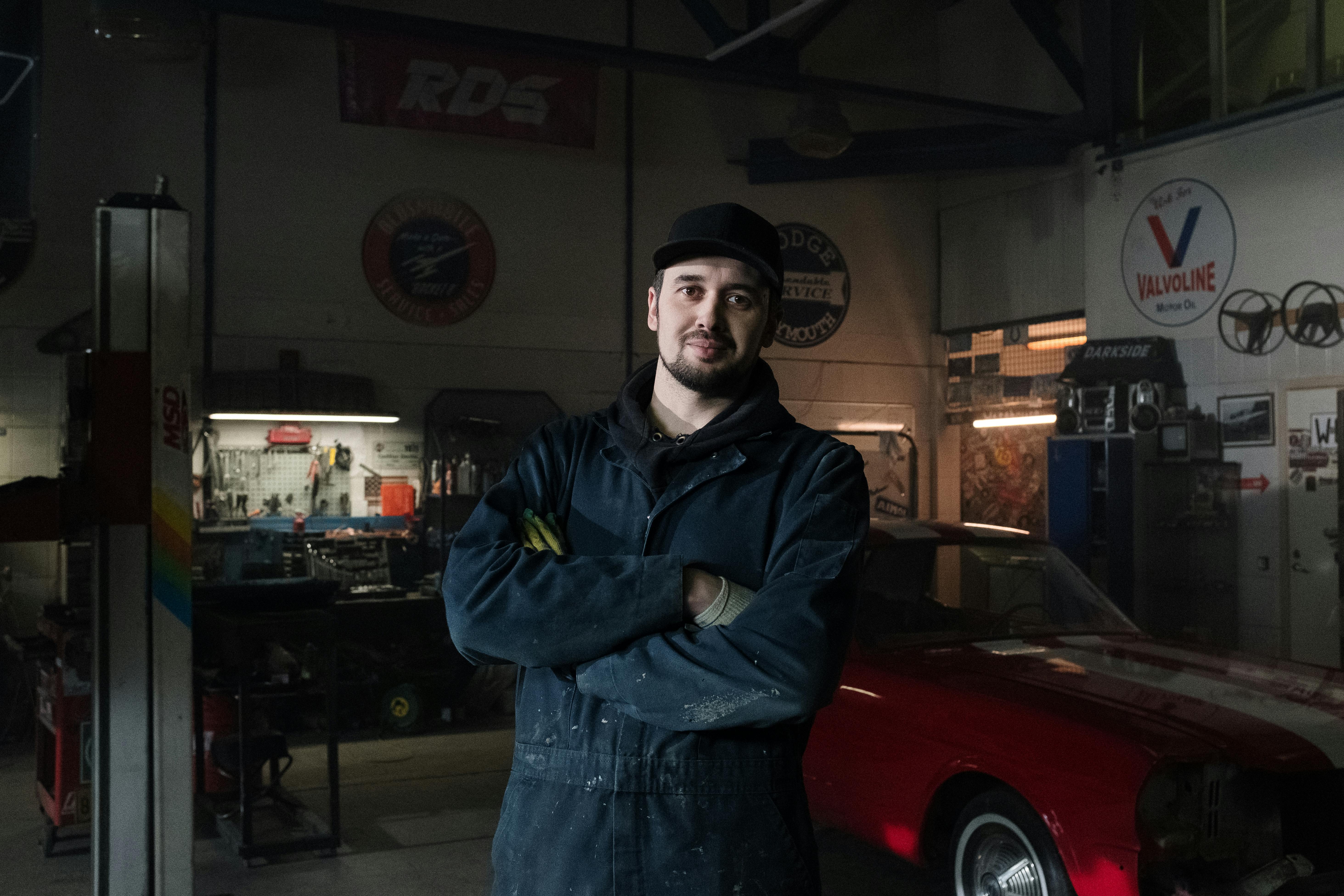 A young mechanic in a shop | Source: Pexels