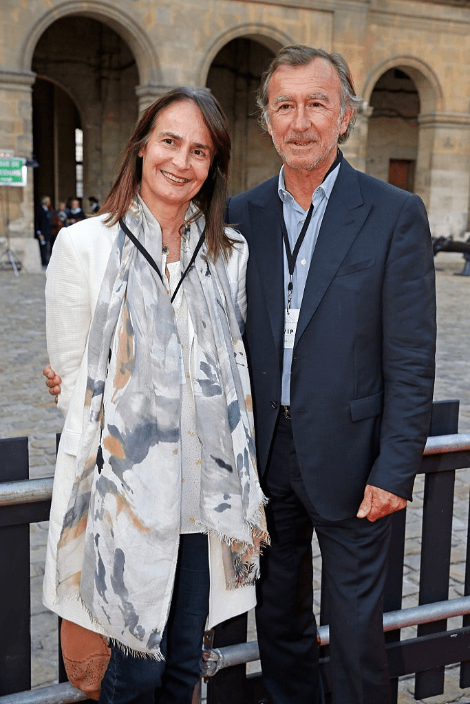 Lors de la soirée de gala pour la répétition générale de l'opéra La Traviata mis en scène par Arielle Dombasle, Christophe Malavoy avec son épouse Isabelle le 08 septembre 2015 à Paris, France. | Photo : Getty Images