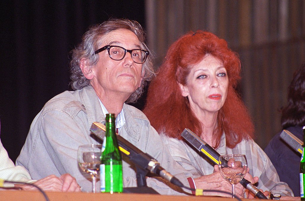 Christo et Jeanne-Claude lors d'une conférence.| Source : Getty Images