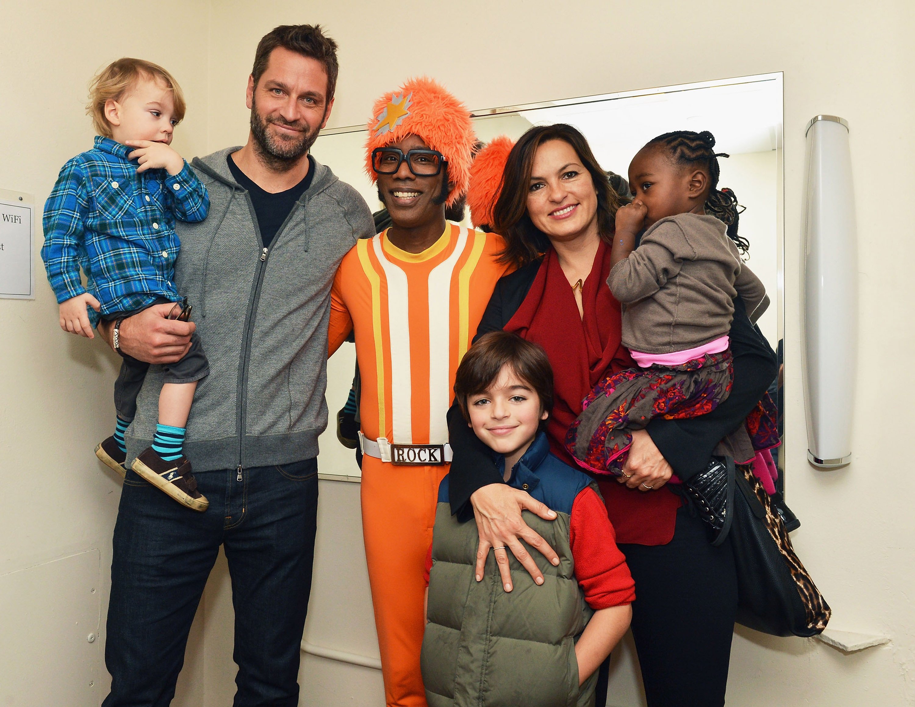 (From left to right) Andrew Hermann, Peter Herman, DJ Lance Rock, August Hermann, Mariska Hargitay, and Amaya Herman attend "Yo Gabba Gabba Live" at a New York City theatre on December 21, 2013 | Photo: Getty Images