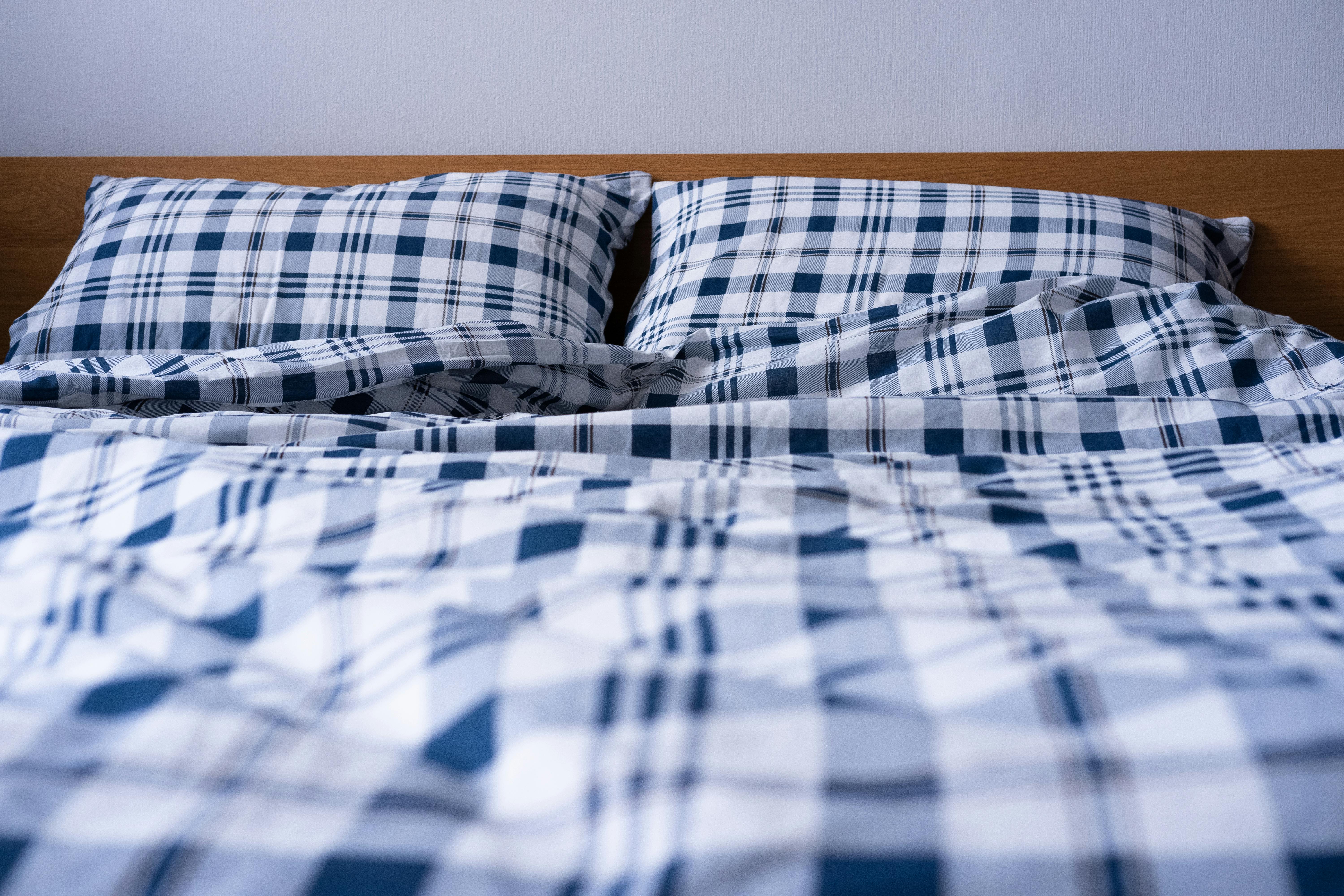 Checkered bedsheets | Source: Pexels