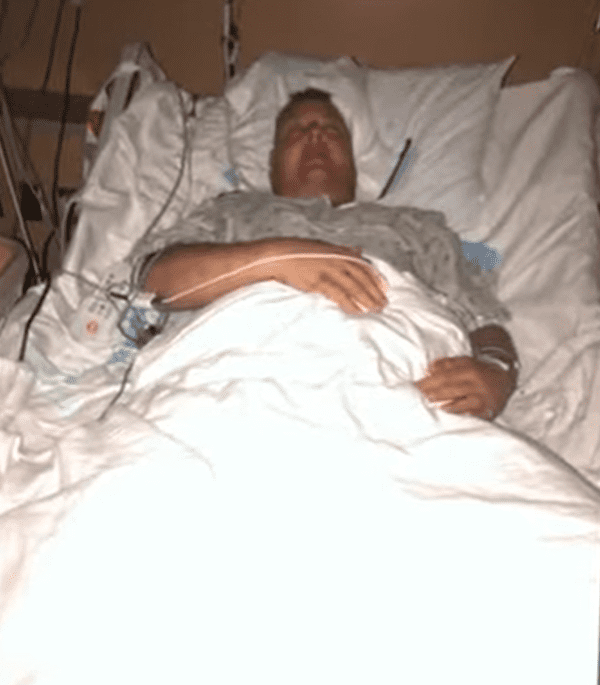 Andrew Kuzyk lying in a hospital bed.┃Source: youtube.com/ABC15 Arizona