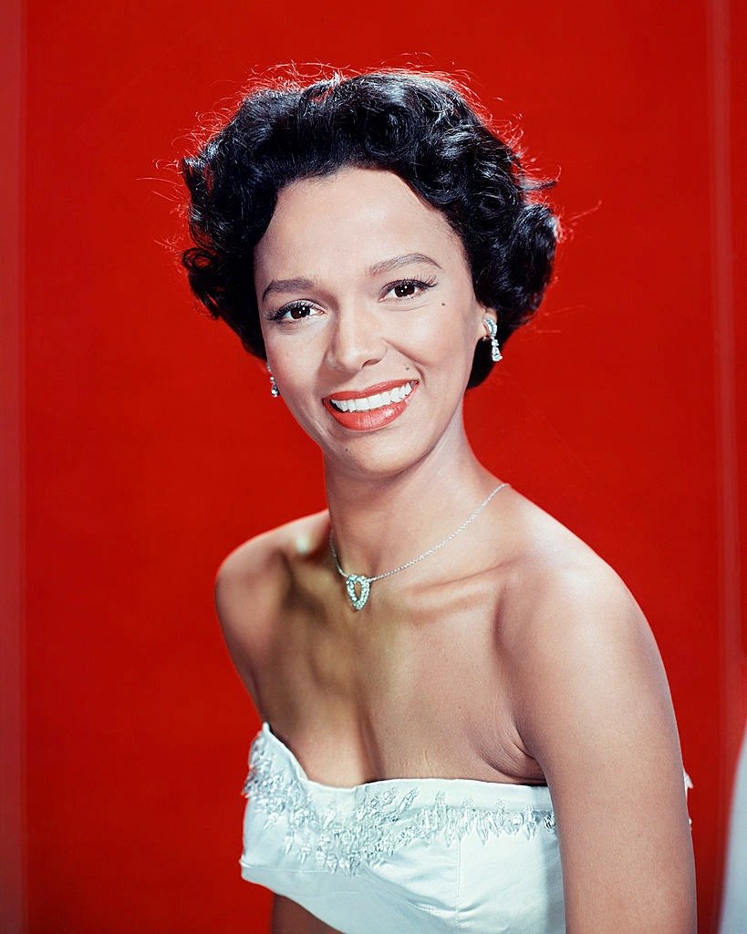 American actress and singer Dorothy Dandridge wearing a strapless dress, circa 1955 | Photo : Getty Images