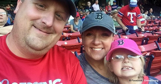 Dad shares tearful message to stranger who yells at him for carrying sick daughter