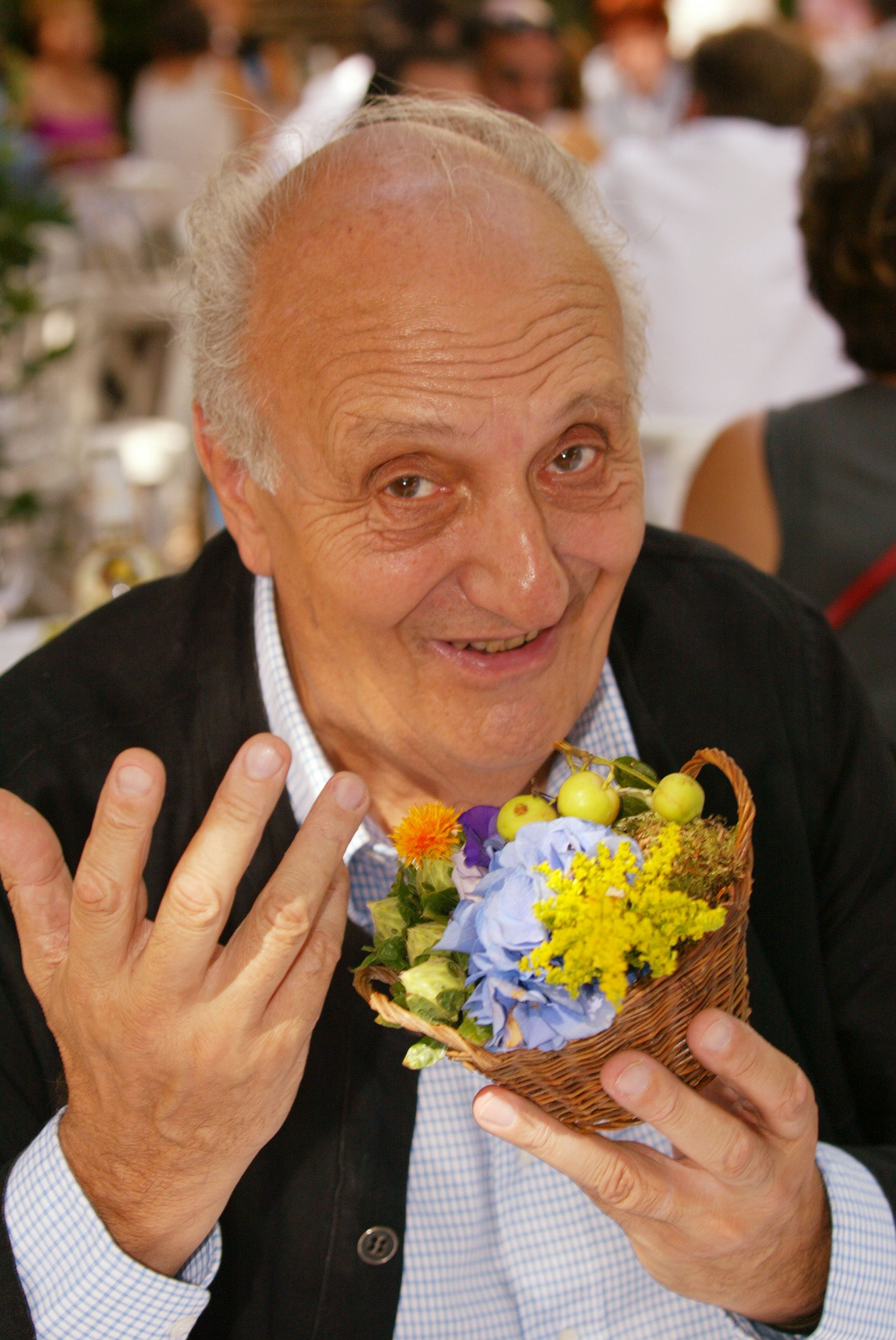 Pierre Tchernia pendant le Saint Tropez Fiction TV Festival 2002 - Pierre Tchernia Photo Call aux Places des Lices à Saint-Tropez, France. | Photo : Getty Images Pierre Tchernia pendant le Saint Tropez Fiction TV Festival 2002 - Pierre Tchernia Photo Call aux Places des Lices à Saint-Tropez, France. | Photo : Getty Images