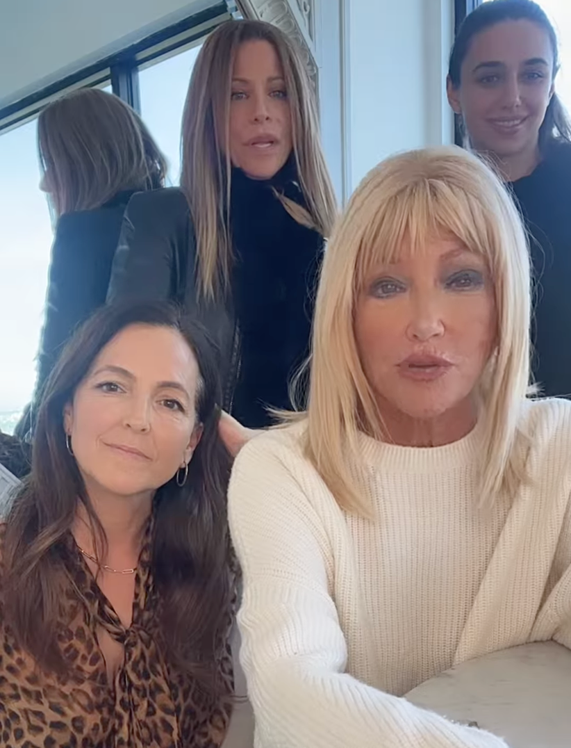 Suzanne Somers and others during her Facebook Live stream on International Women's Day 2023 | Source: Facebook.com/watch/suzannesomers/