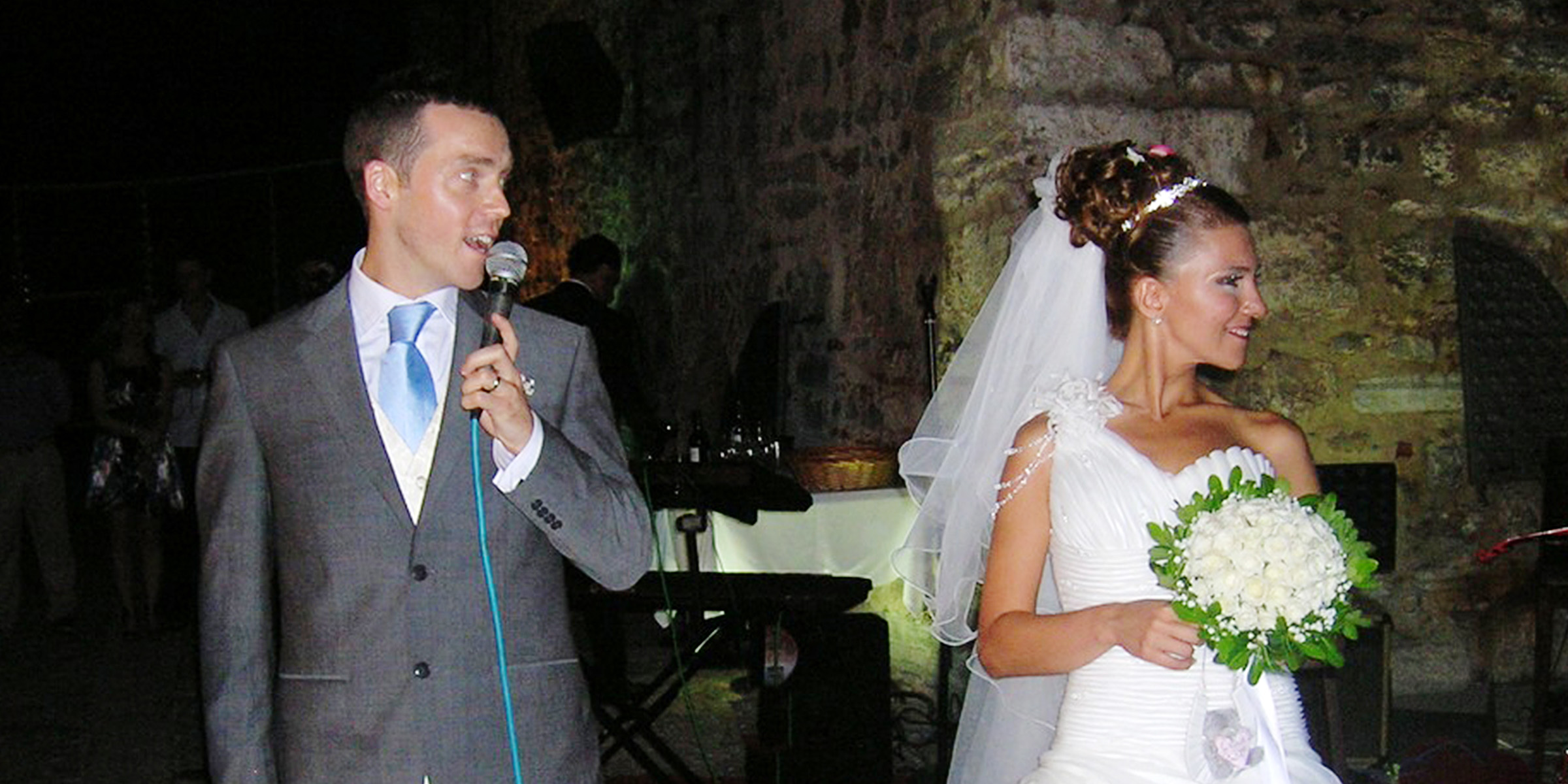 A groom making a speech at his wedding | Source: Flickr