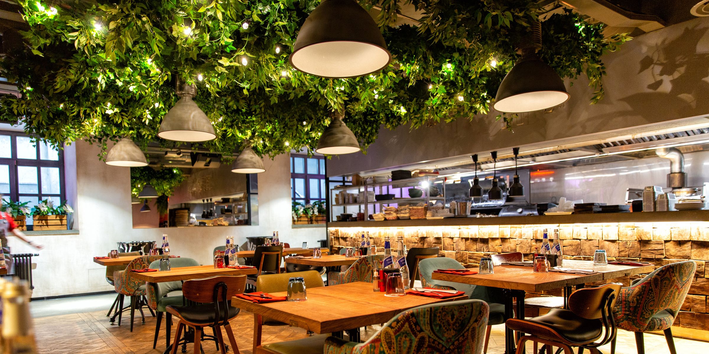 A cozy restaurant | Source: Shutterstock