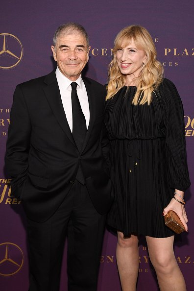 Robert Forester et son invité assistent à la soirée de remise des Oscars du Hollywood Reporter 2019 au CUT le 4 février 2019 à Beverly Hills, Californie. | Photo : Getty Images