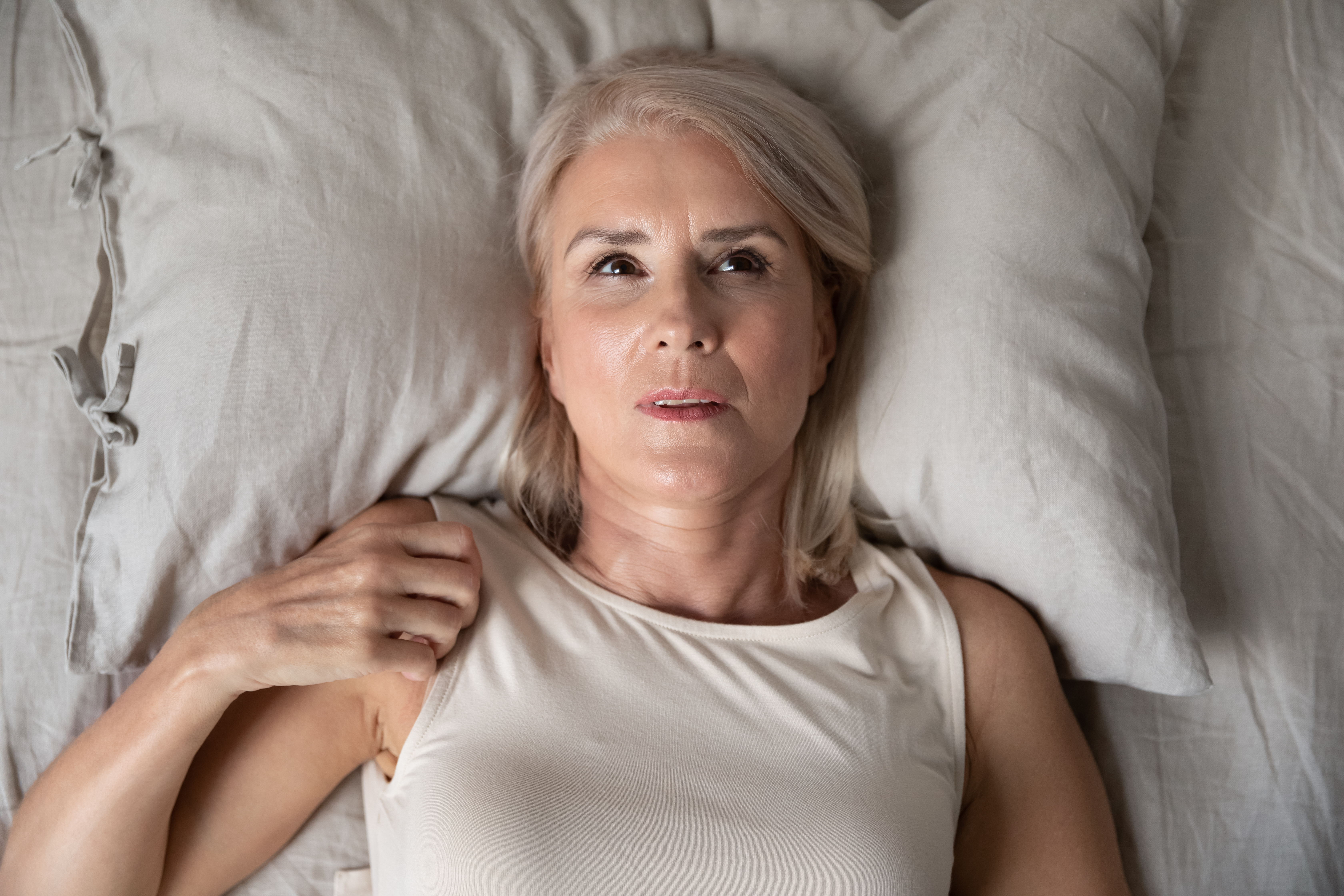 A woman laying in bed awake | Source: Shutterstock