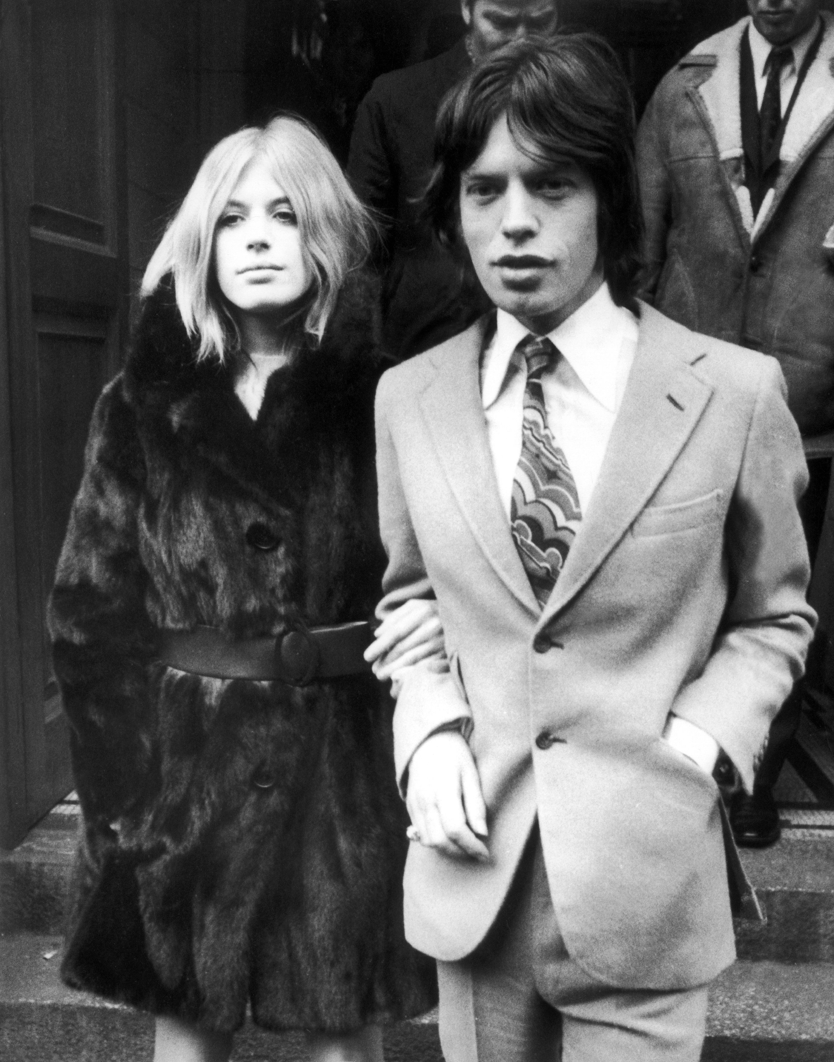 Marianne Faithfull and Mick Jagger pictured at Malborough Street court on December 18, 1969, in London, England. | Source: Getty Images