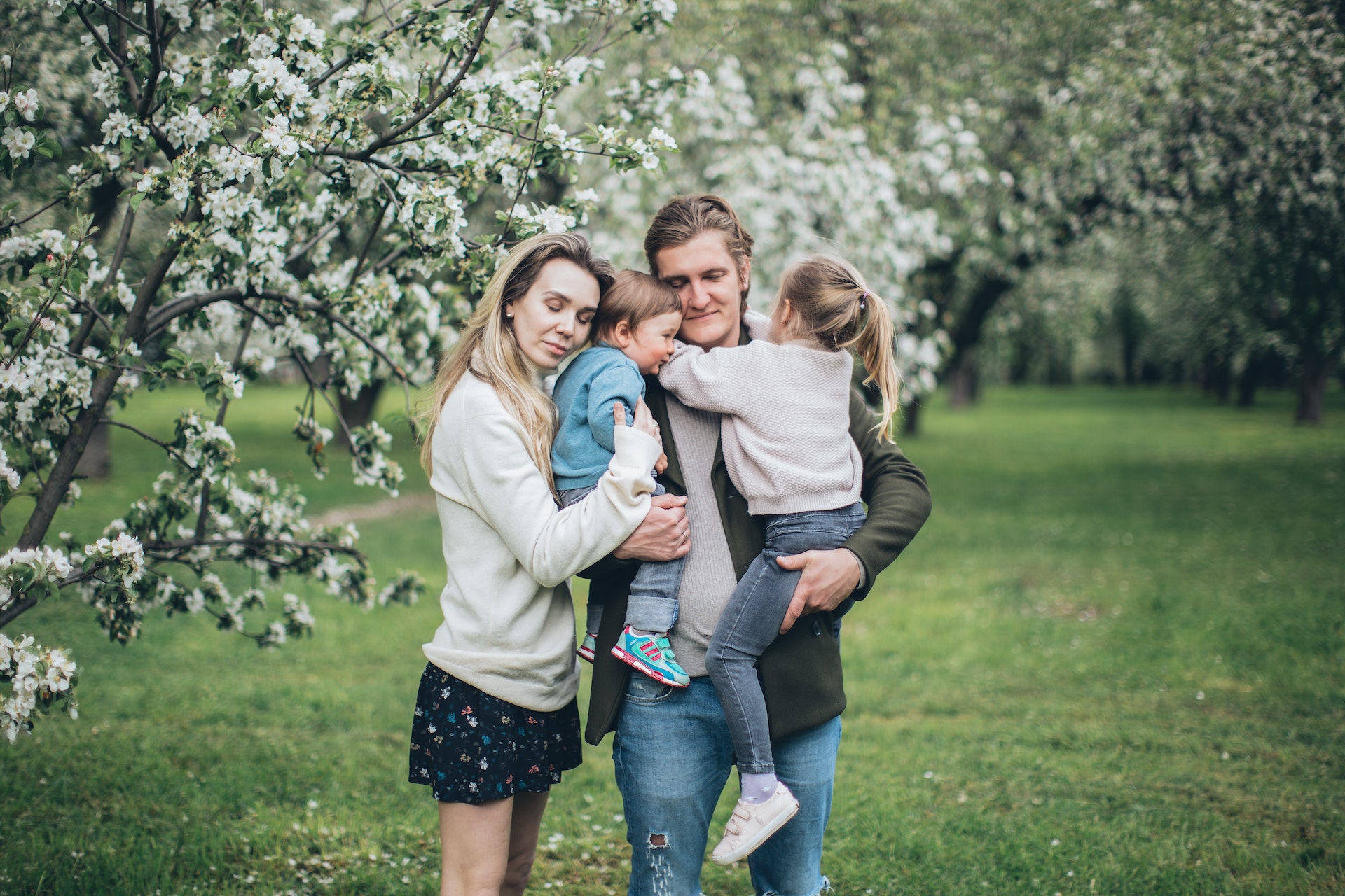 A couple with their children | Source: Pexels