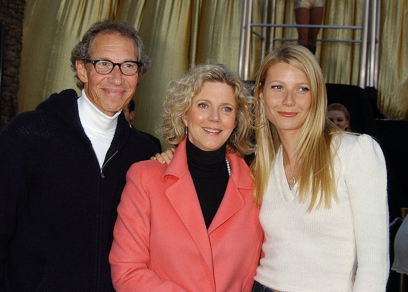 Bruce Paltrow, Blythe Danner and Gwyneth Paltrow on July 22, 2002 | Photo: Getty Images