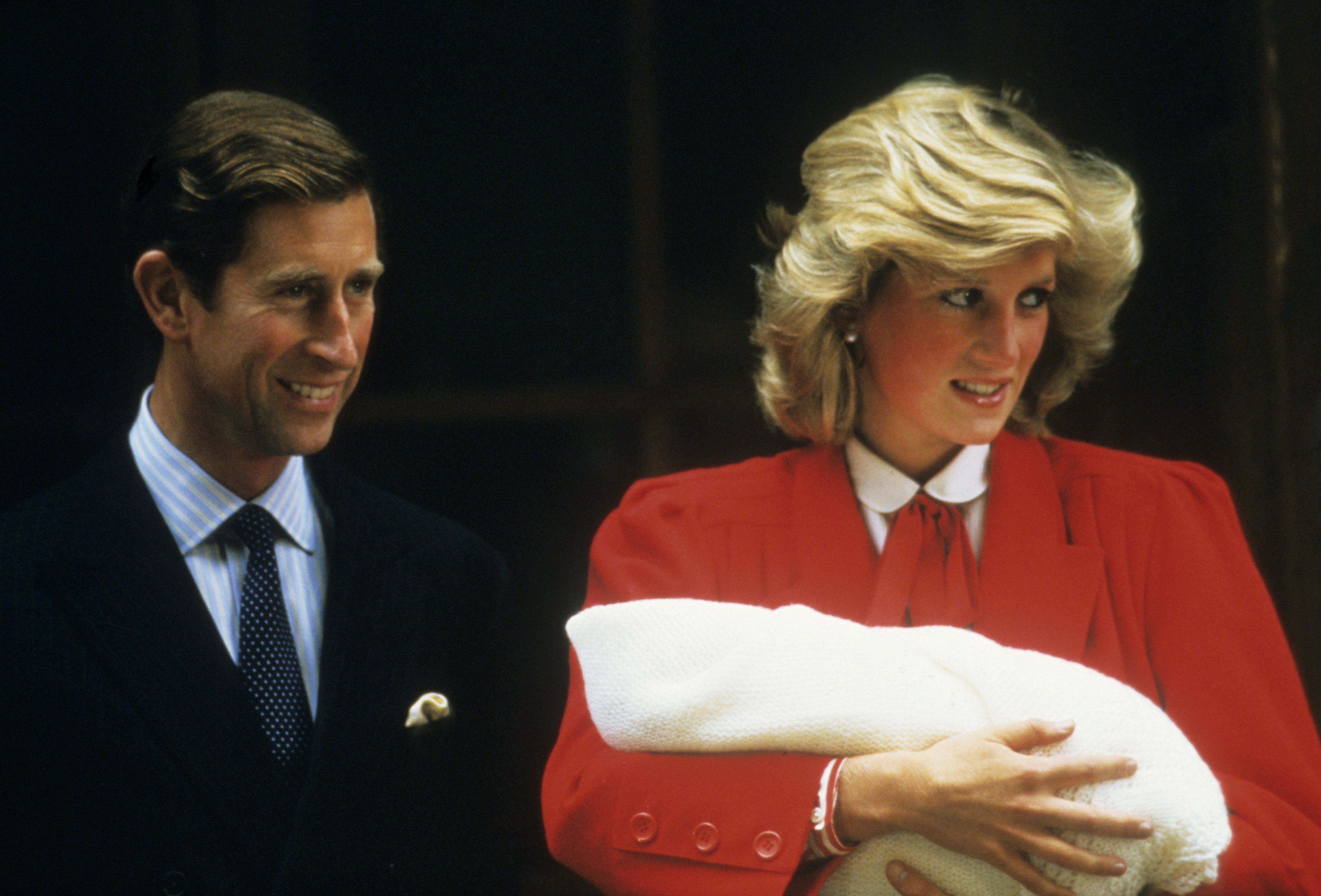 Prince Charles and Princess Diana With the newly born Prince Harry outside the Lindo Wing, September 16, 1984 | Photo: GettyImages