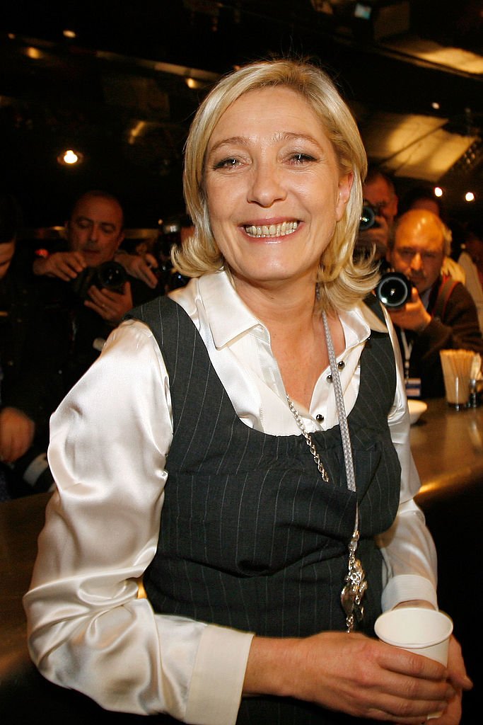 Marine Le Pen toute souriante. | Photo : Getty Images