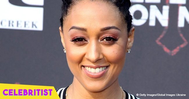 Tia Mowry glows in new pic, showing off curly natural hair and makeup-free face