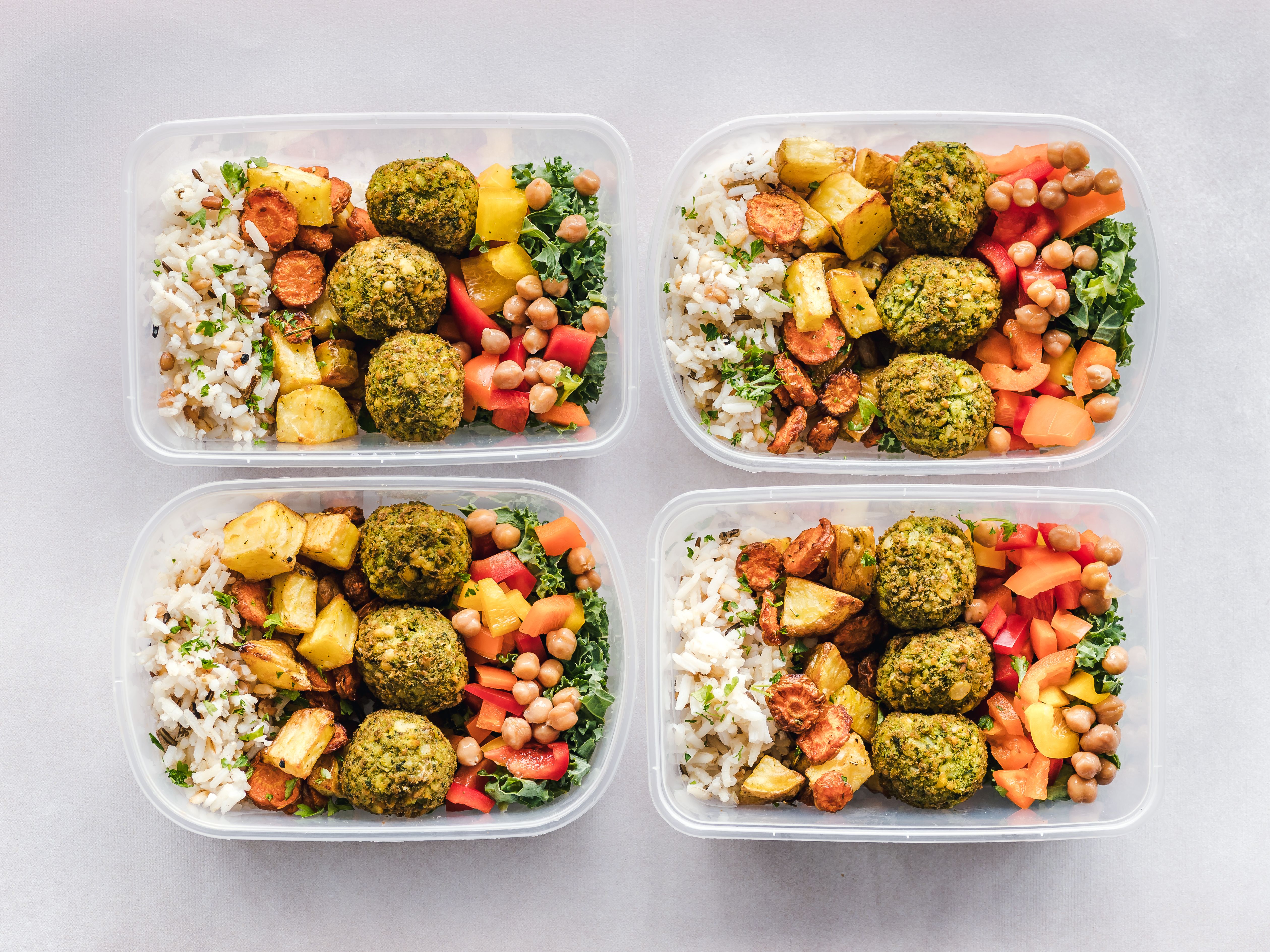 Identically packed meals  | Source: Pexels