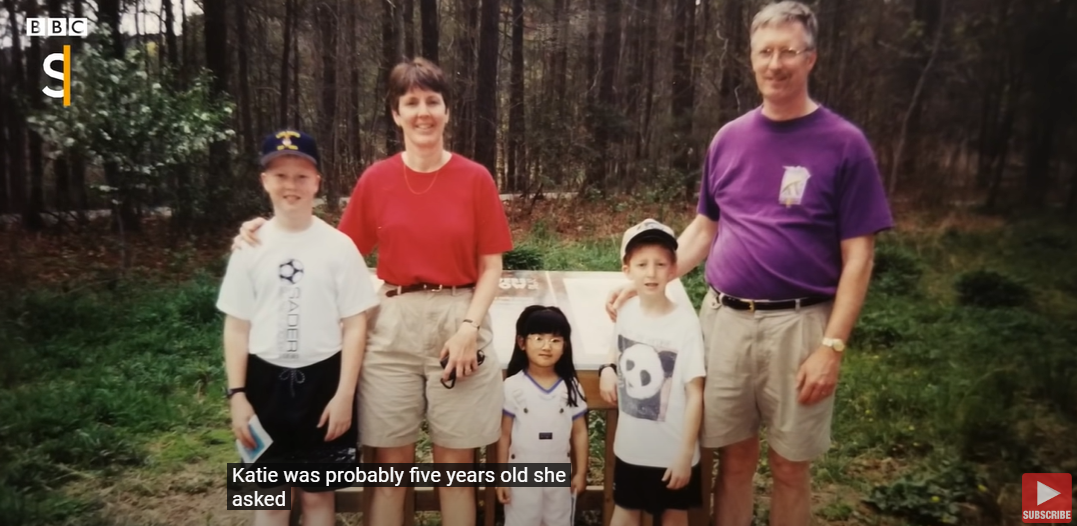 Kati Pohler with her adoptive parents, Ruth and Ken, and her siblings on December 8, 2017 | Source: YouTube/BBC Stories