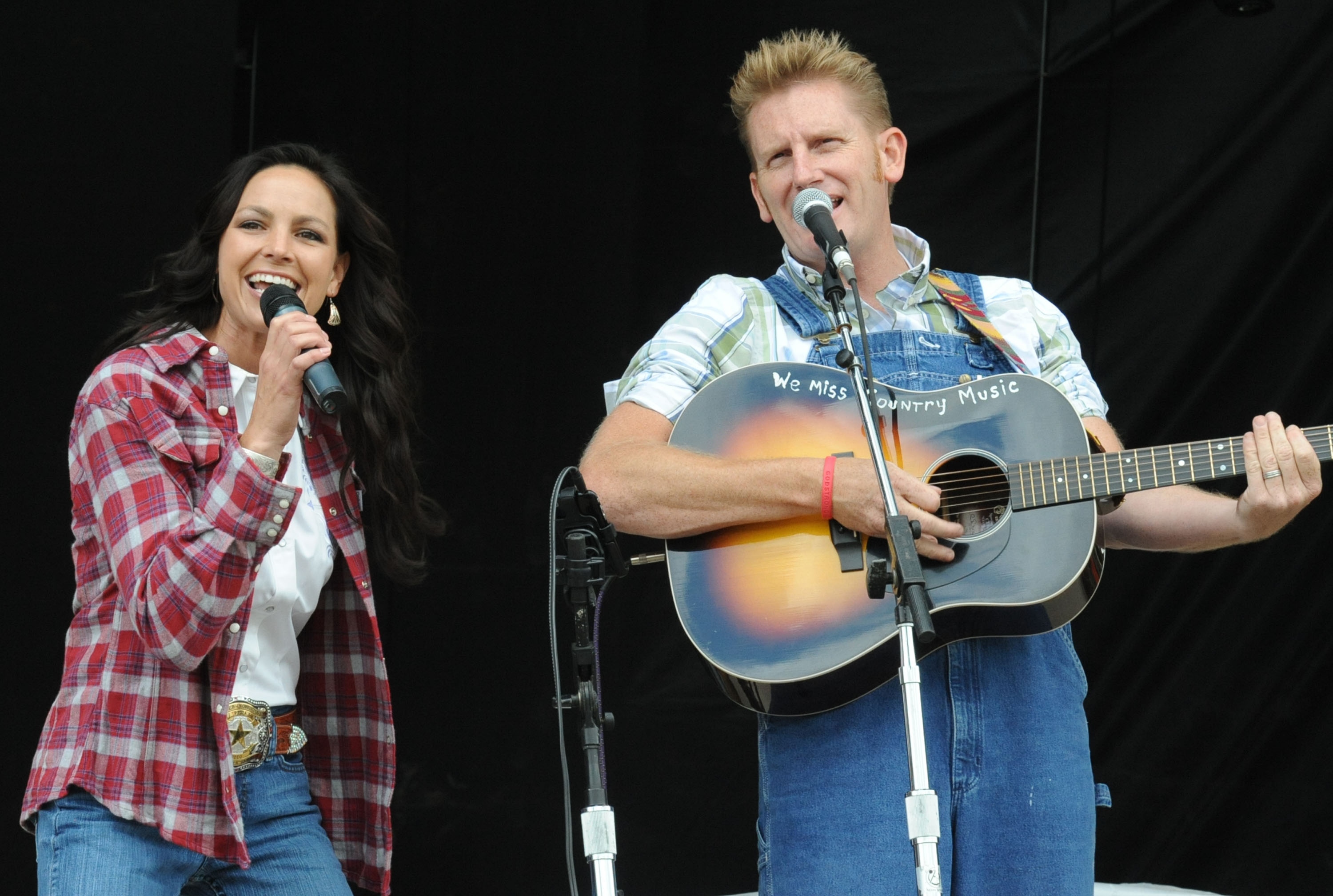 oey Martin Feek and Rory Lee Feek (R) of singer/Songwriter duo Joey + Rory perform at the 17th Annual Country Thunder USA music festival on July 18, 2009 in Twin Lakes, Wisconsin. | Source: Getty Images