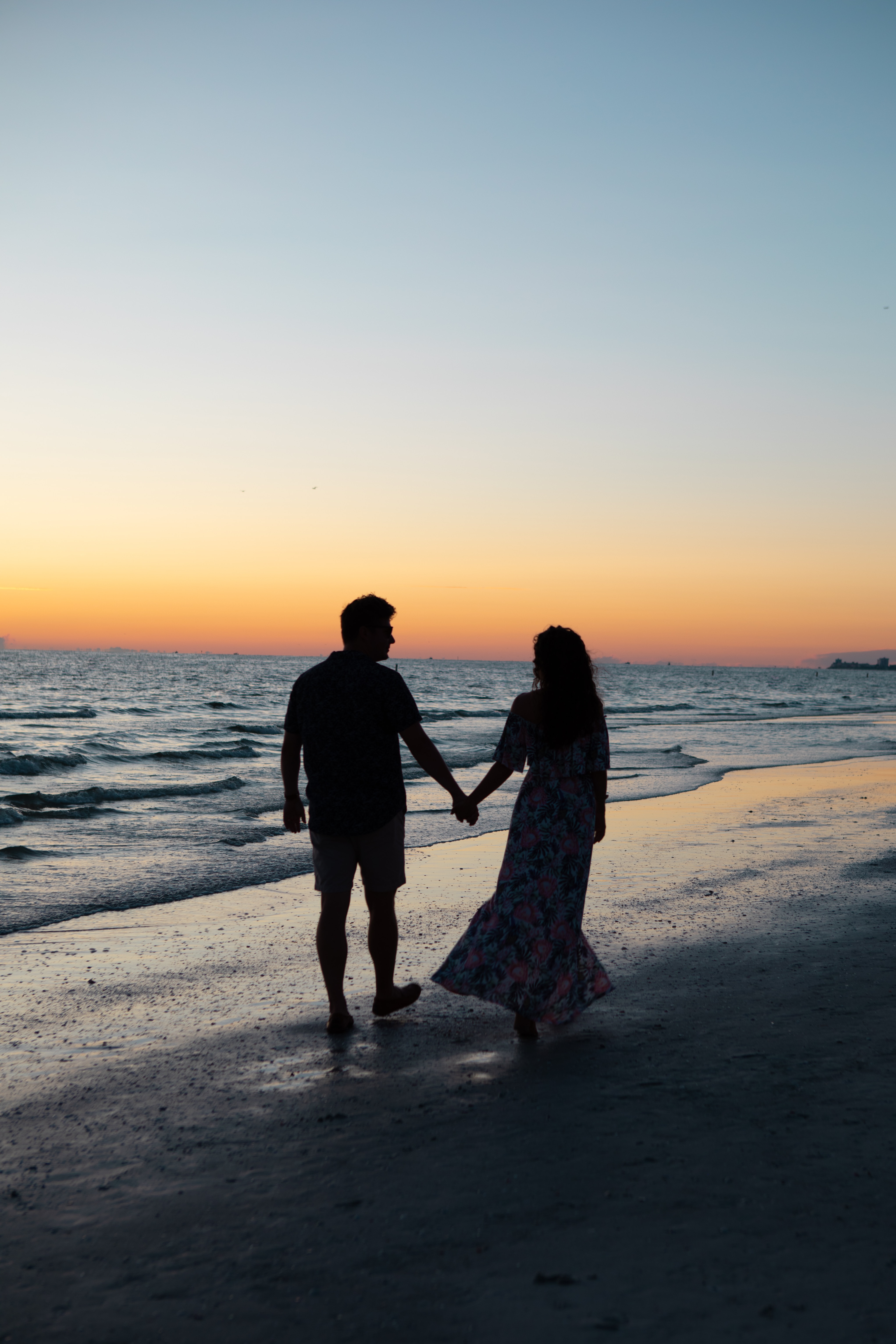 Couple holding hands on the beach at sunset | Source: Unsplash