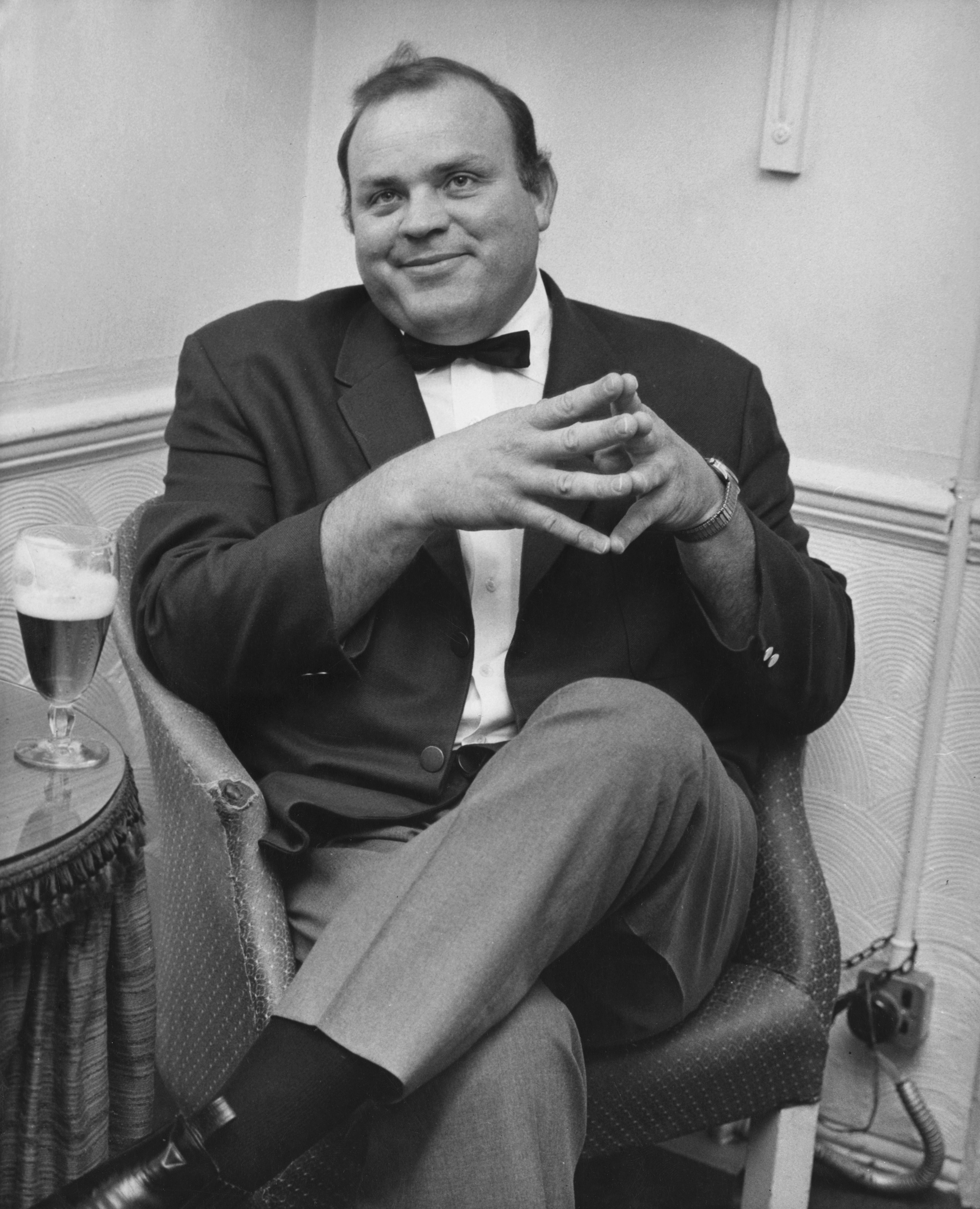 American actor Dan Blocker in his dressing room at the London Palladium, 9th May 1966.| Source: Getty Images