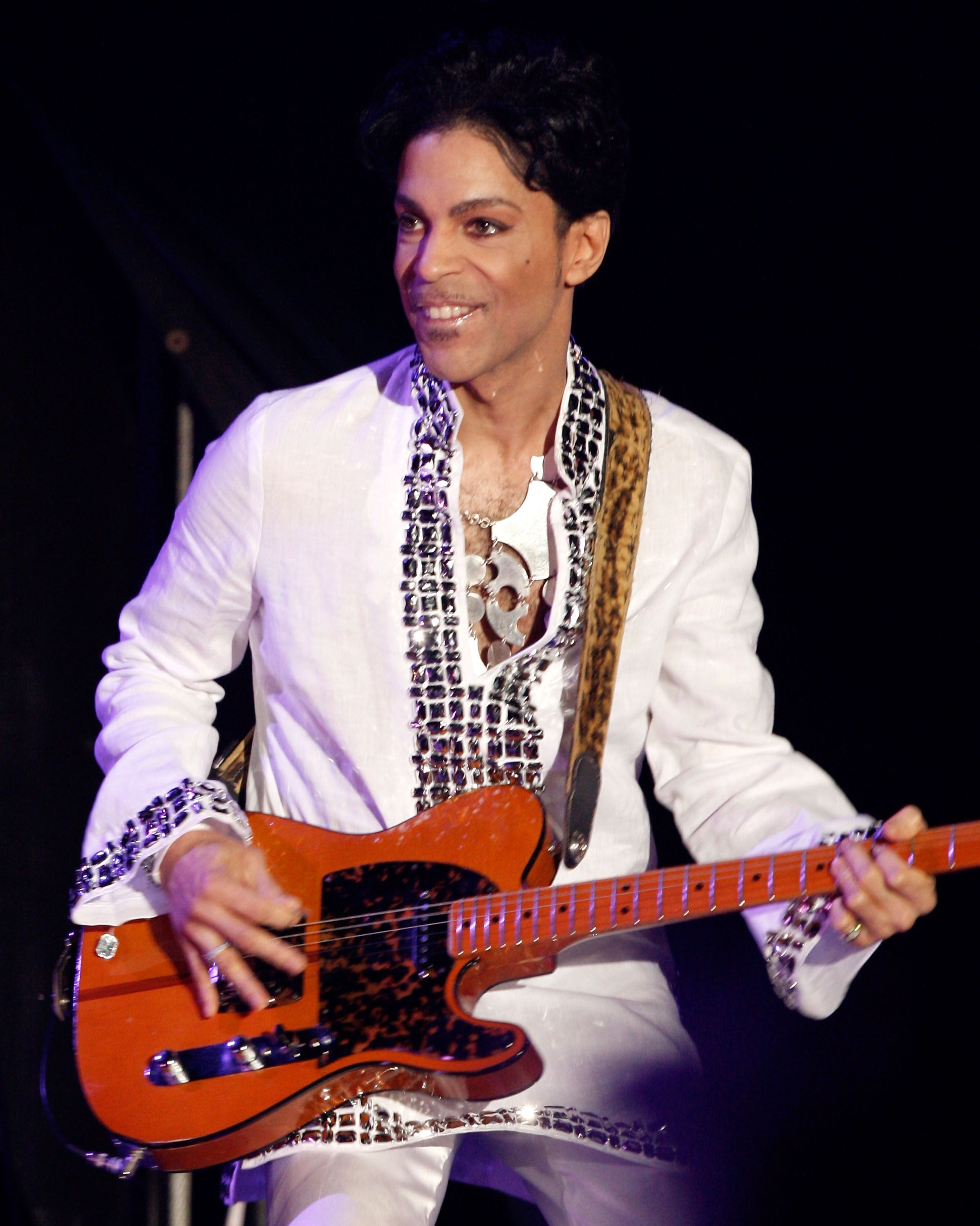 Prince performing at the Coachella Valley Music and Arts Festival on April 26, 2008, in Indio, California | Photo: Kevin Winter/Getty Images