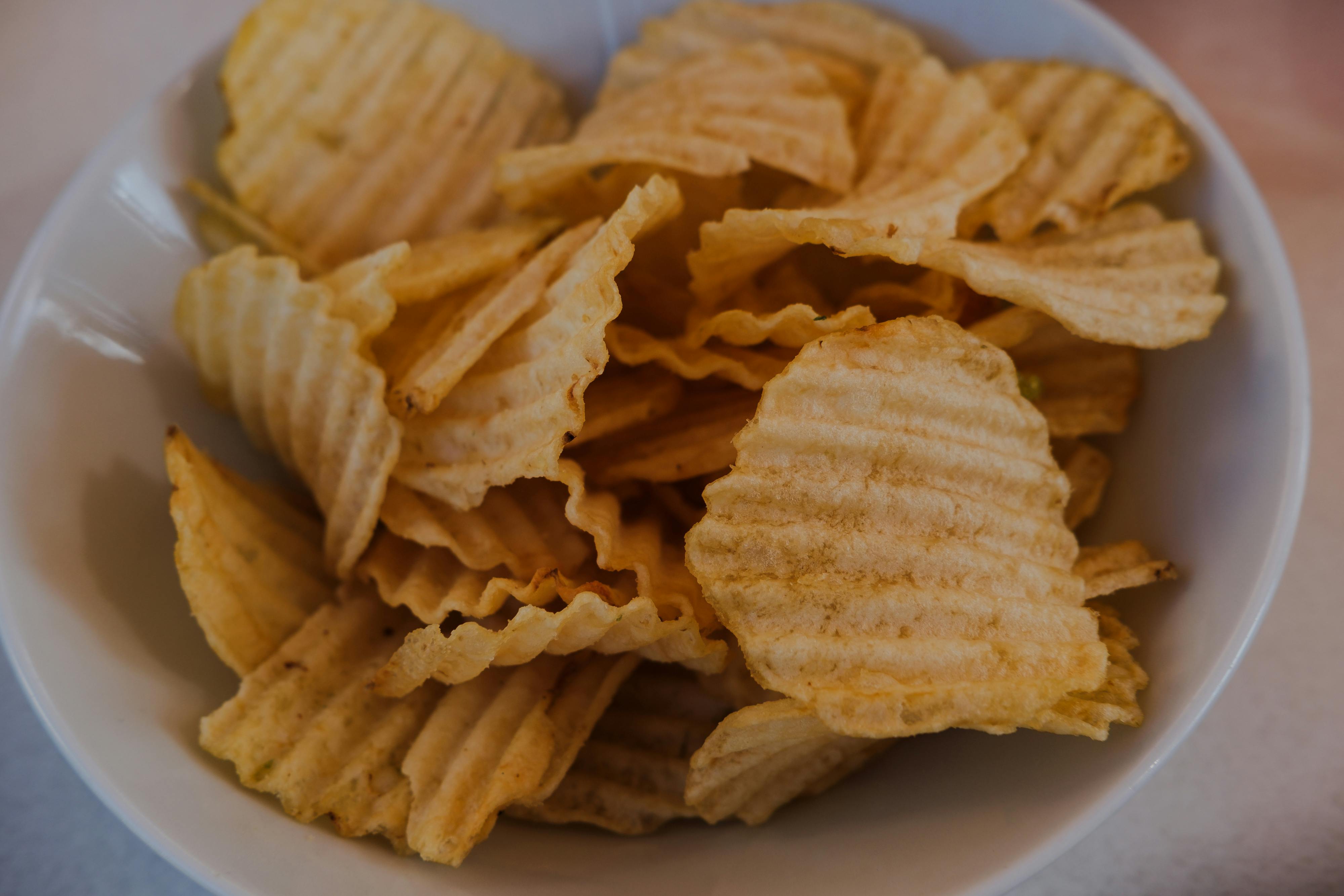 A bowl of chips. | Source: Pexels