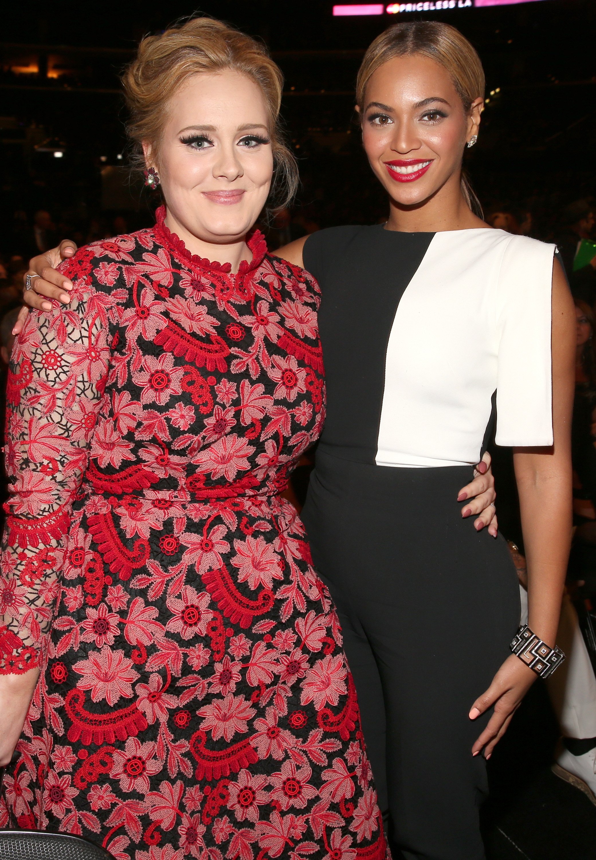 Adele y Beyoncé en la 55ava Entrega Anual de los Premios Grammy el 10 de febrero de 2013 en Los Ángeles, California. | Foto: Getty Images