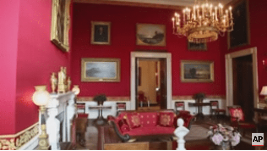 The new look of the Red Room in the White House | Photo: Youtube / AP