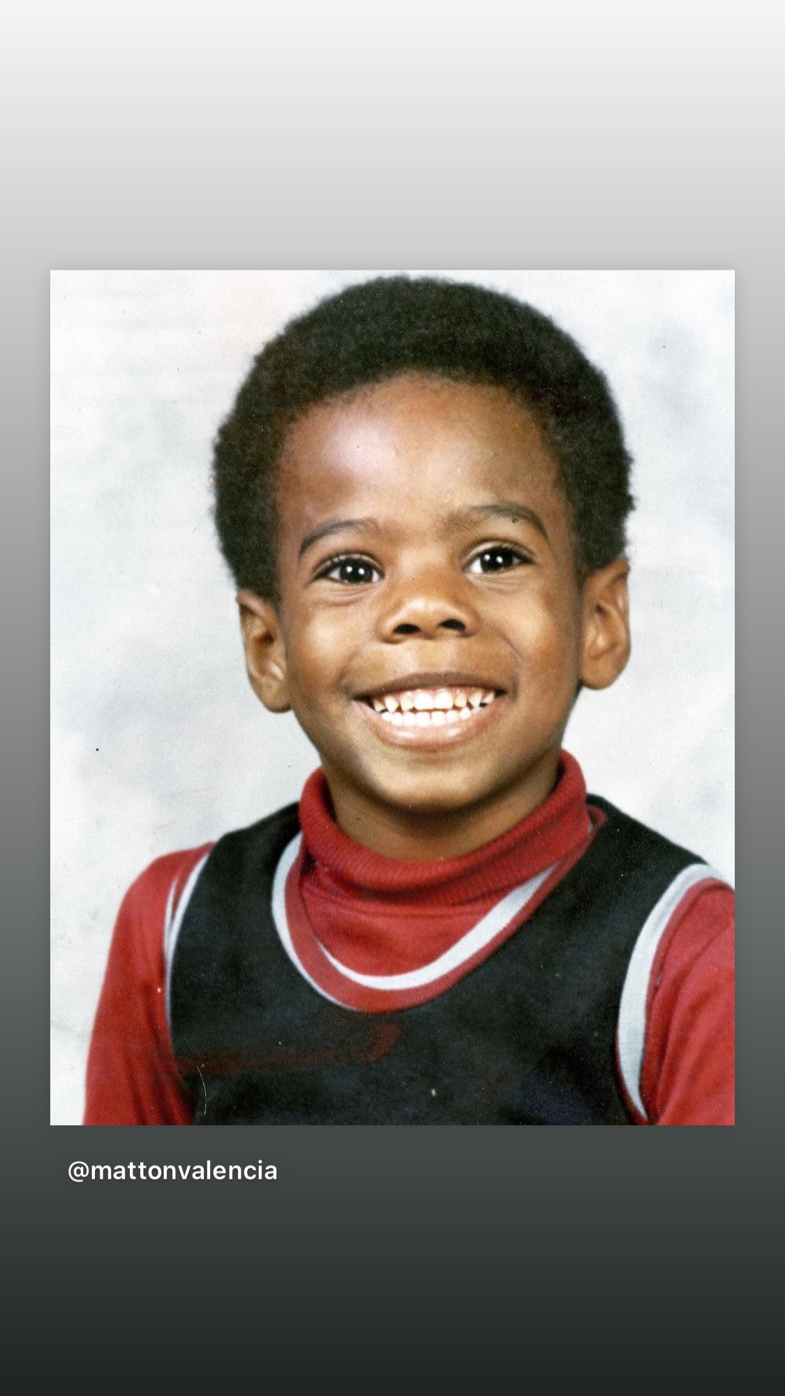 The actor smiling for a photo as a little boy, posted on November 29, 2021. | Source: X/@colmandomingo
