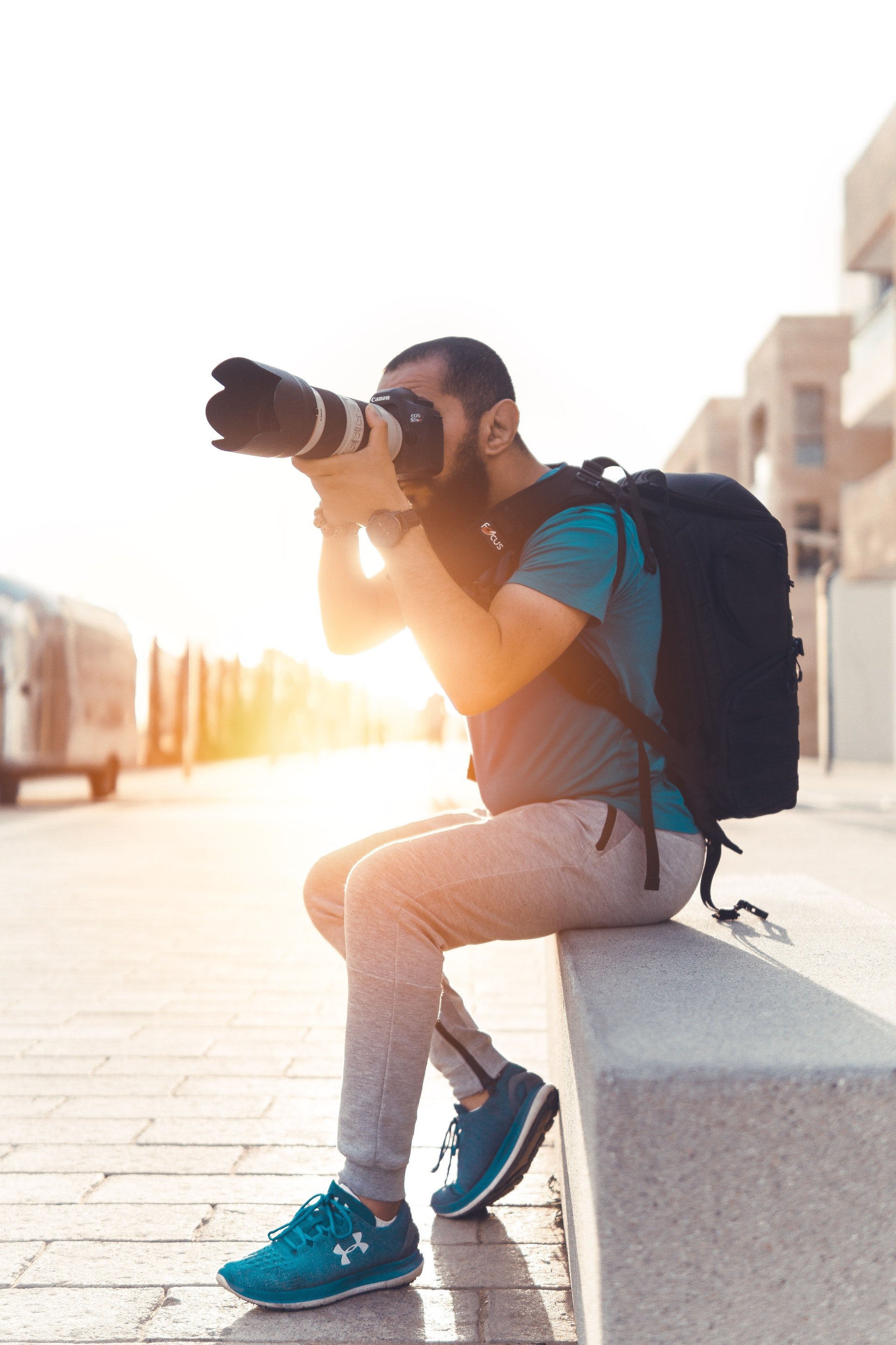 Photo of a photographer taking pictures | Photo: Pexels