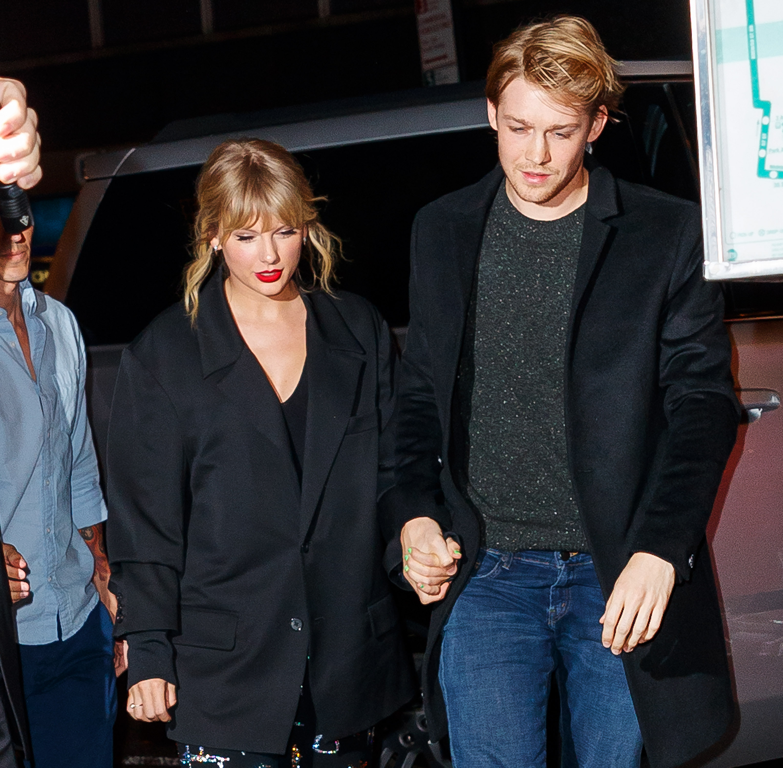 Taylor Swift and Joe Alwyn in New York on October 6, 2019. | Source: Getty Images