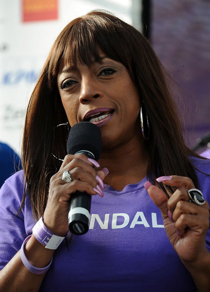  Actress Bern Nadette Stanis particpates in Alzheimer's Association 21st Annual Walk To End Alzheimer's held at Century Park | Photo: Getty Images