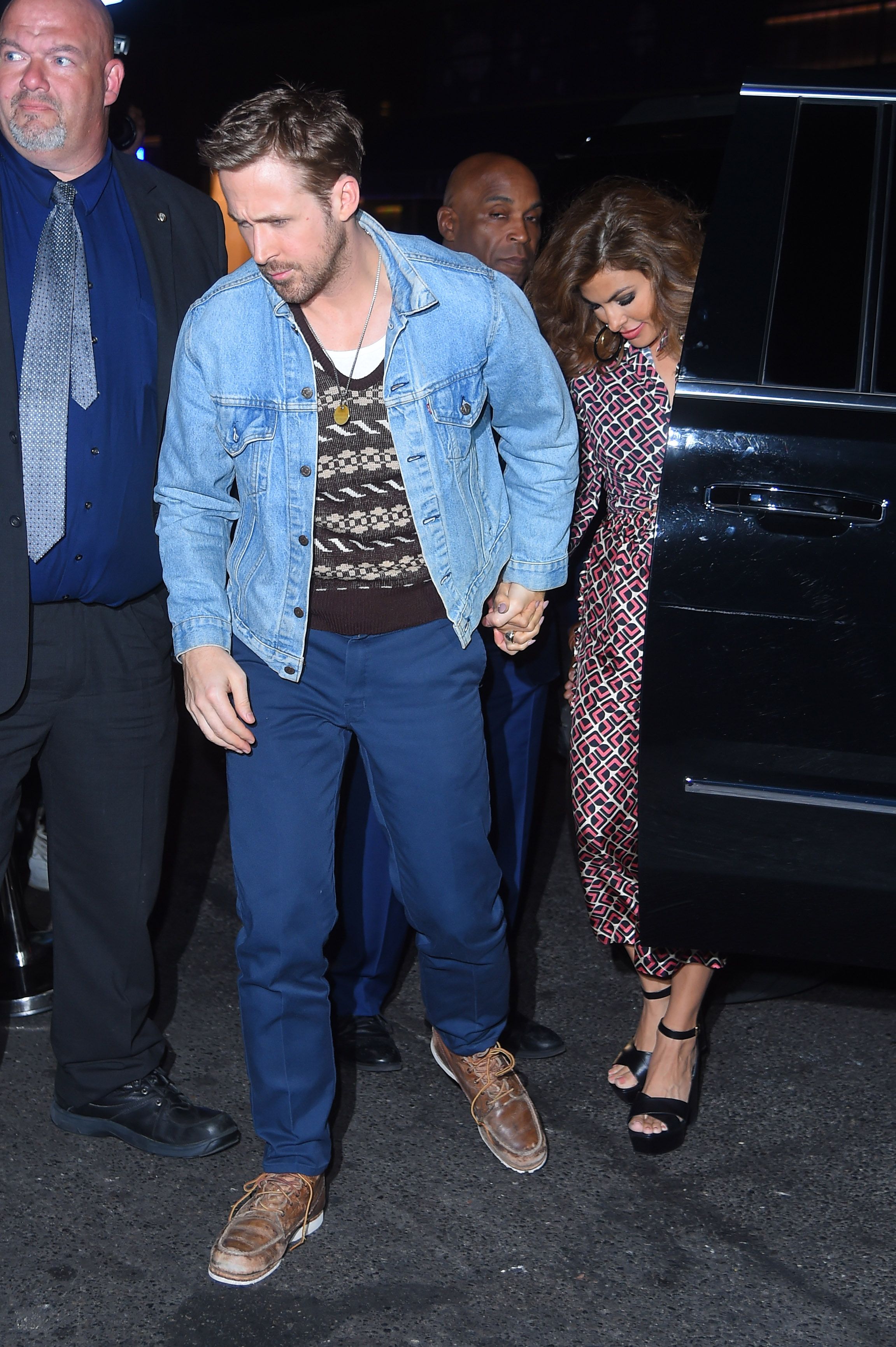 Paparazzi snap of Ryan Gosling and Eva Mendes at the SNL Premiere after party in 2017 in New York | Source: Getty Images