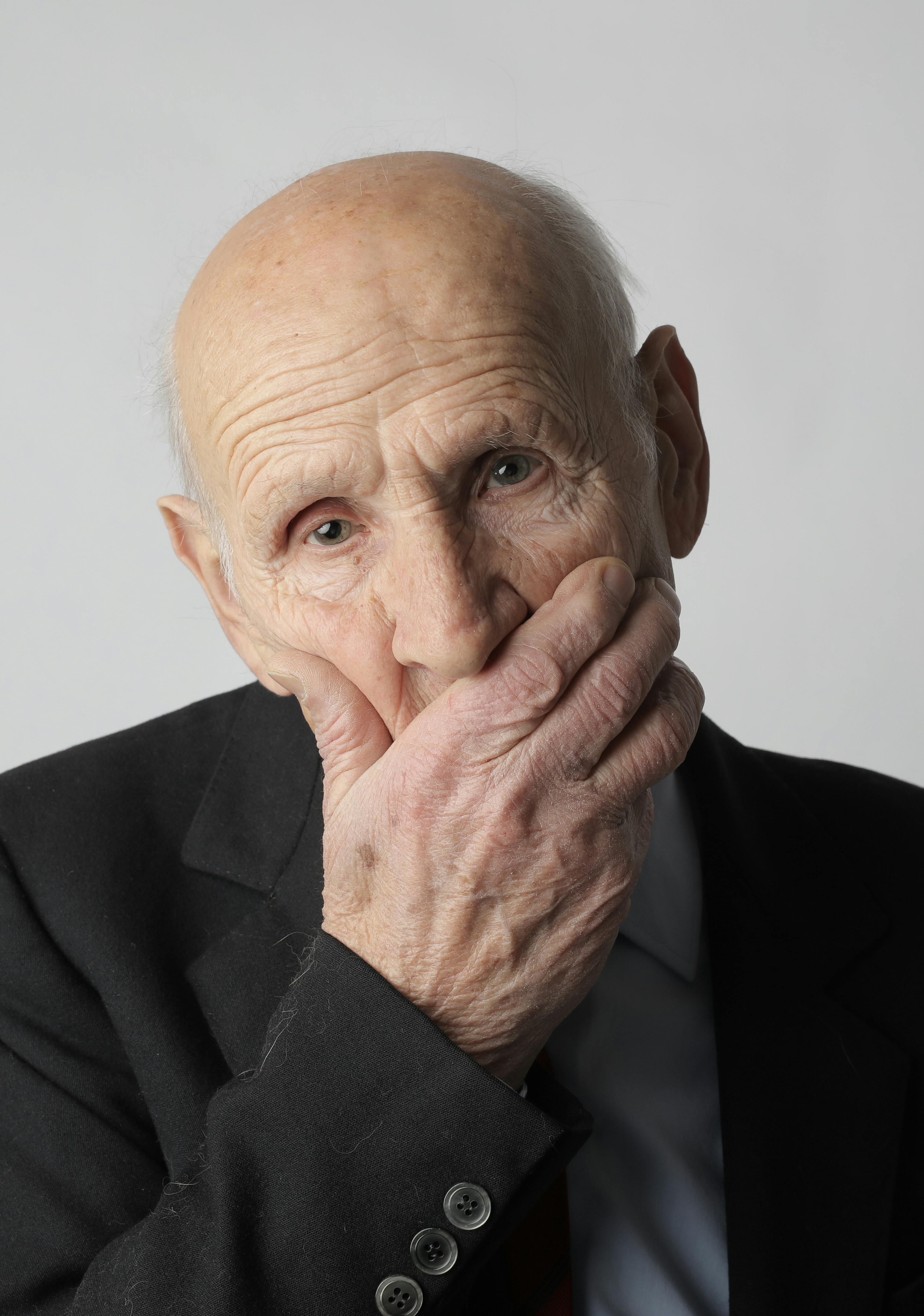 Concerned elderly man | Source: Pexels