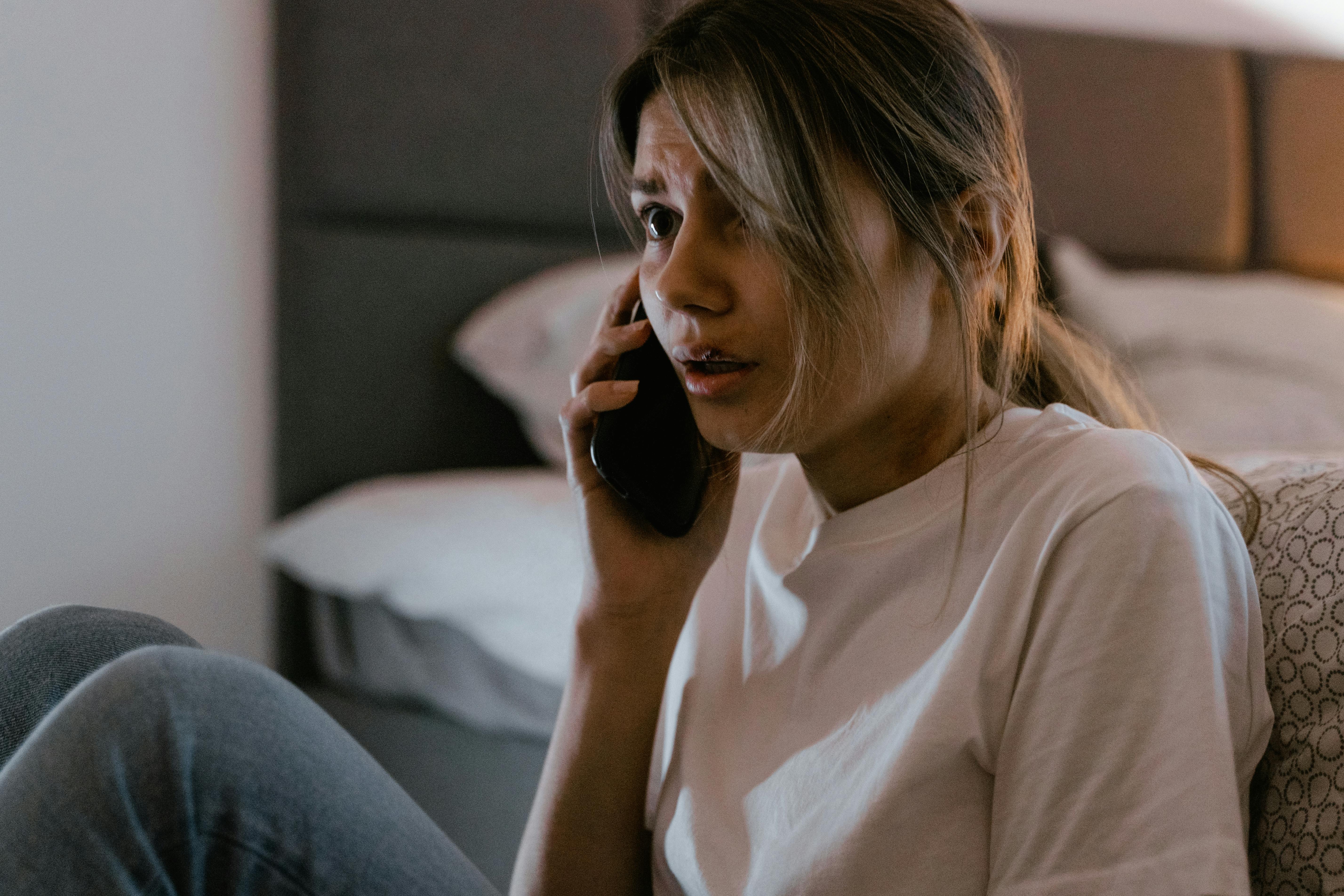 A woman calling on her phone | Source: Pexels