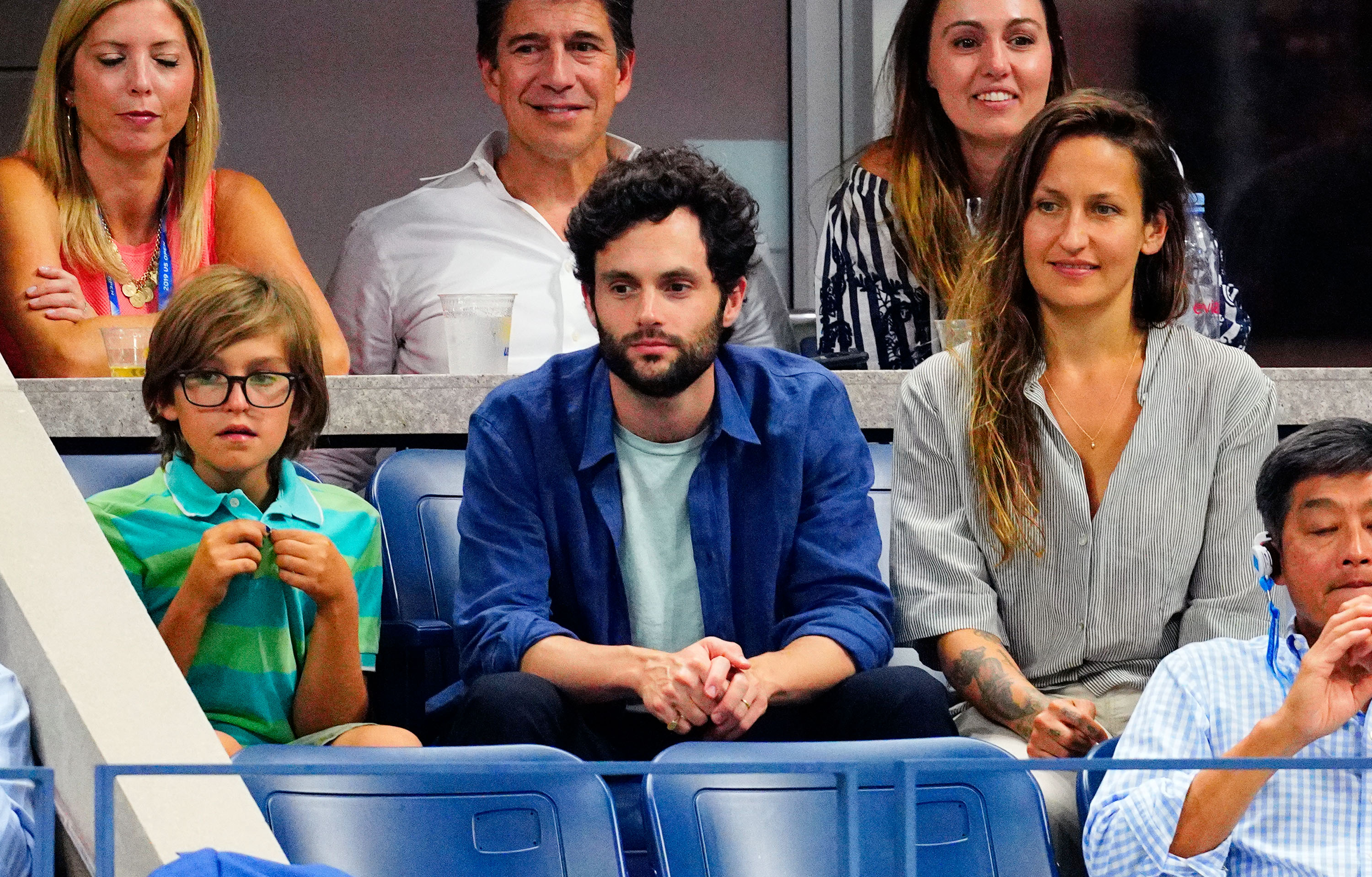 Cassius Kirke, Penn Badgley, and Domino Kirke cheer on Serena WIlliams and Roger Federer at the 2019 US Open Tennis Championships on September 3, 2019, in New York City. | Source: Getty Images