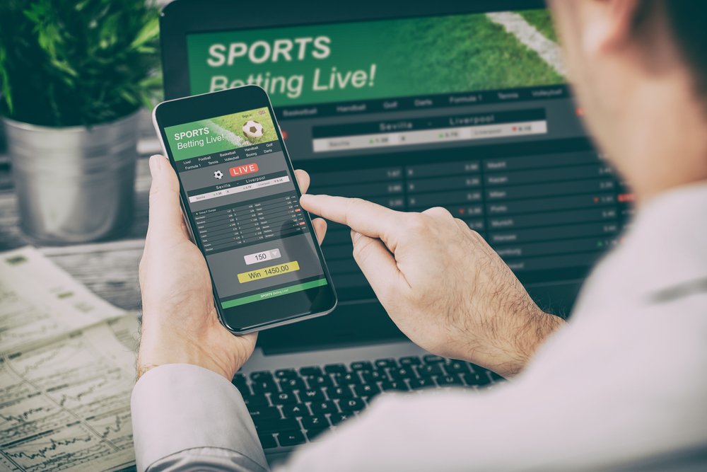 apostar apuestas deporte teléfono juego portátil sobre el hombro fútbol en directo concepto de sitio web en vivo. I Foto: Shutterstock apostar apuestas deporte teléfono juego portátil sobre el hombro fútbol en directo concepto de sitio web en vivo. I Foto: Shutterstock