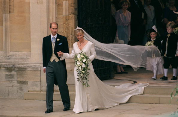 El Príncipe Edward y su bella novia el día de su boda. | Foto: Getty Images
