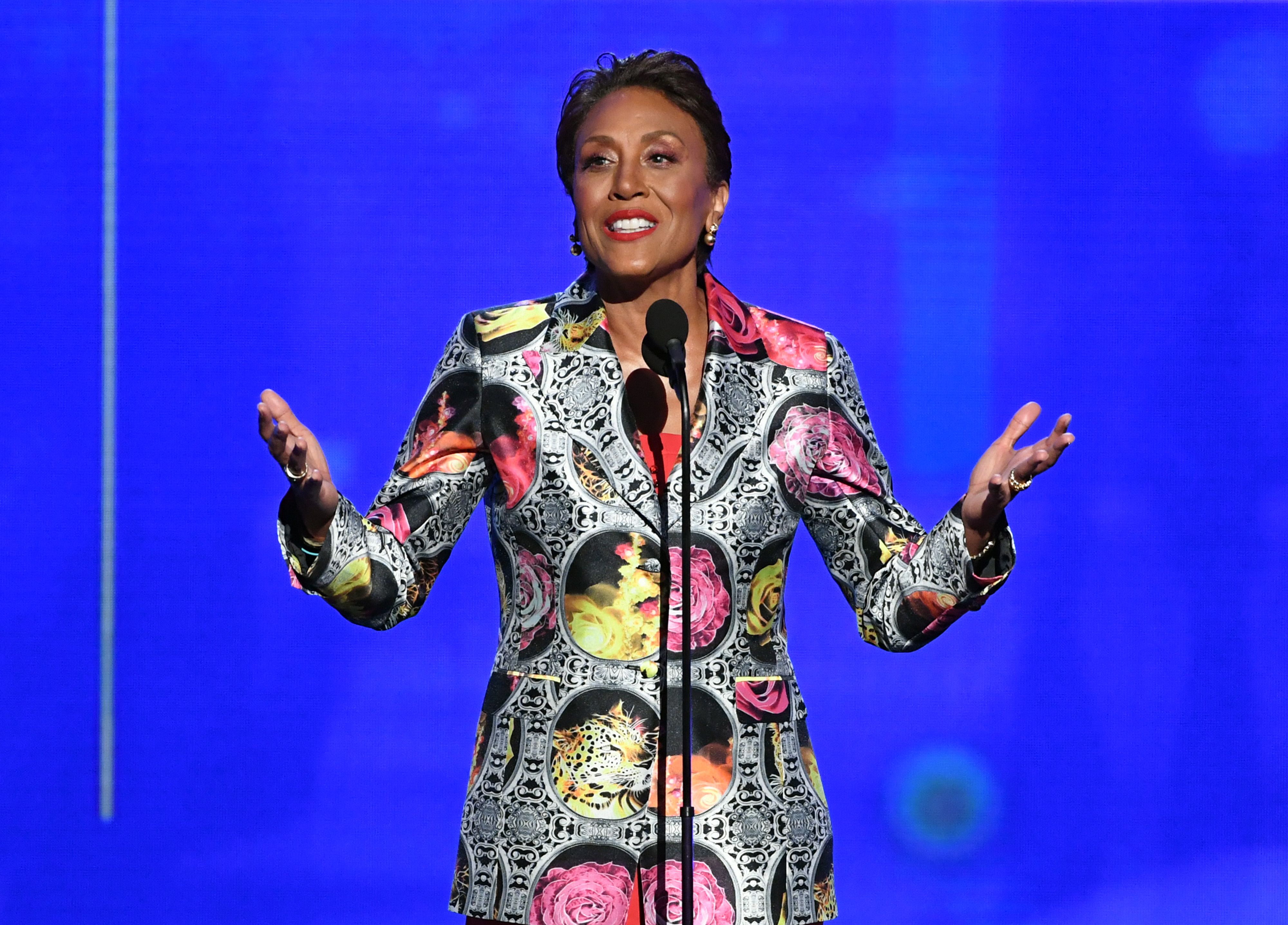 Robin Roberts accepted the Sager Strong Award onstage at the 2019 NBA Awards presented by Kia on TNT at Barker Hangar on June 24, 2019 | Photo: Getty Images
