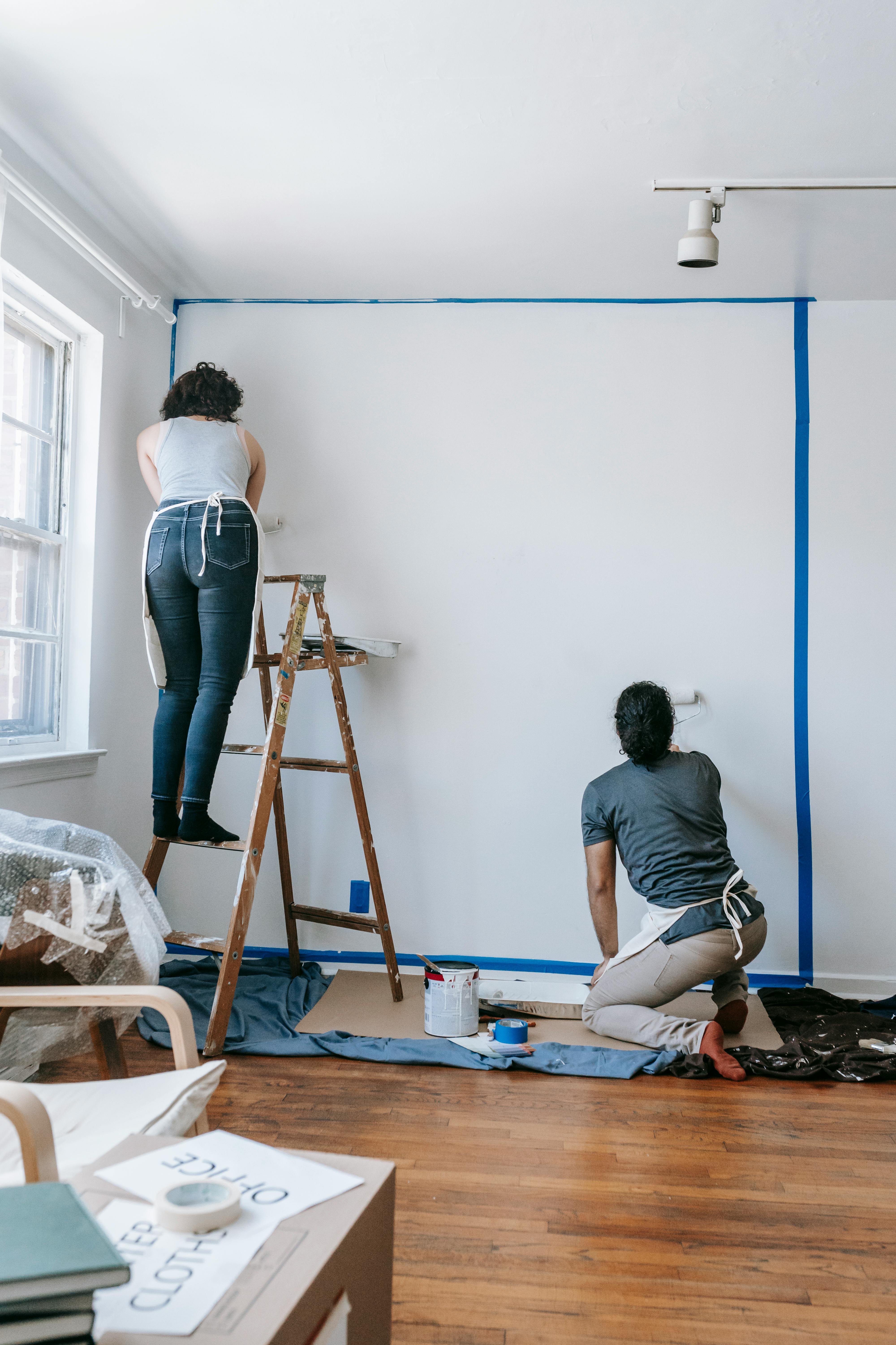 Two people painting a wall. For illustration purposes only | Source: Pexels