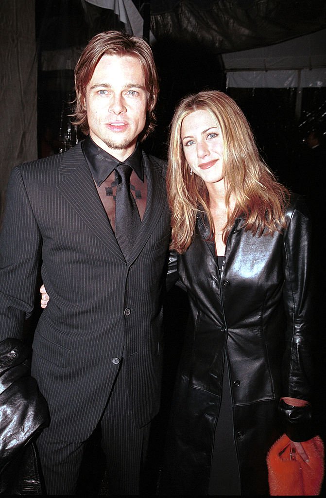 Brad Pitt et Jennifer Aniston aux 42ème Grammy Awards. l Source : Getty Images Brad Pitt et Jennifer Aniston aux 42ème Grammy Awards. l Source : Getty Images