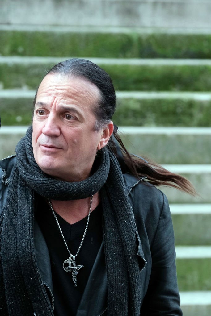 Francis Lalanne assiste aux funérailles du danseur Patrick Dupond à l'église Saint-Roch le 11 mars 2021 à Paris, France. | Photo : Getty Images