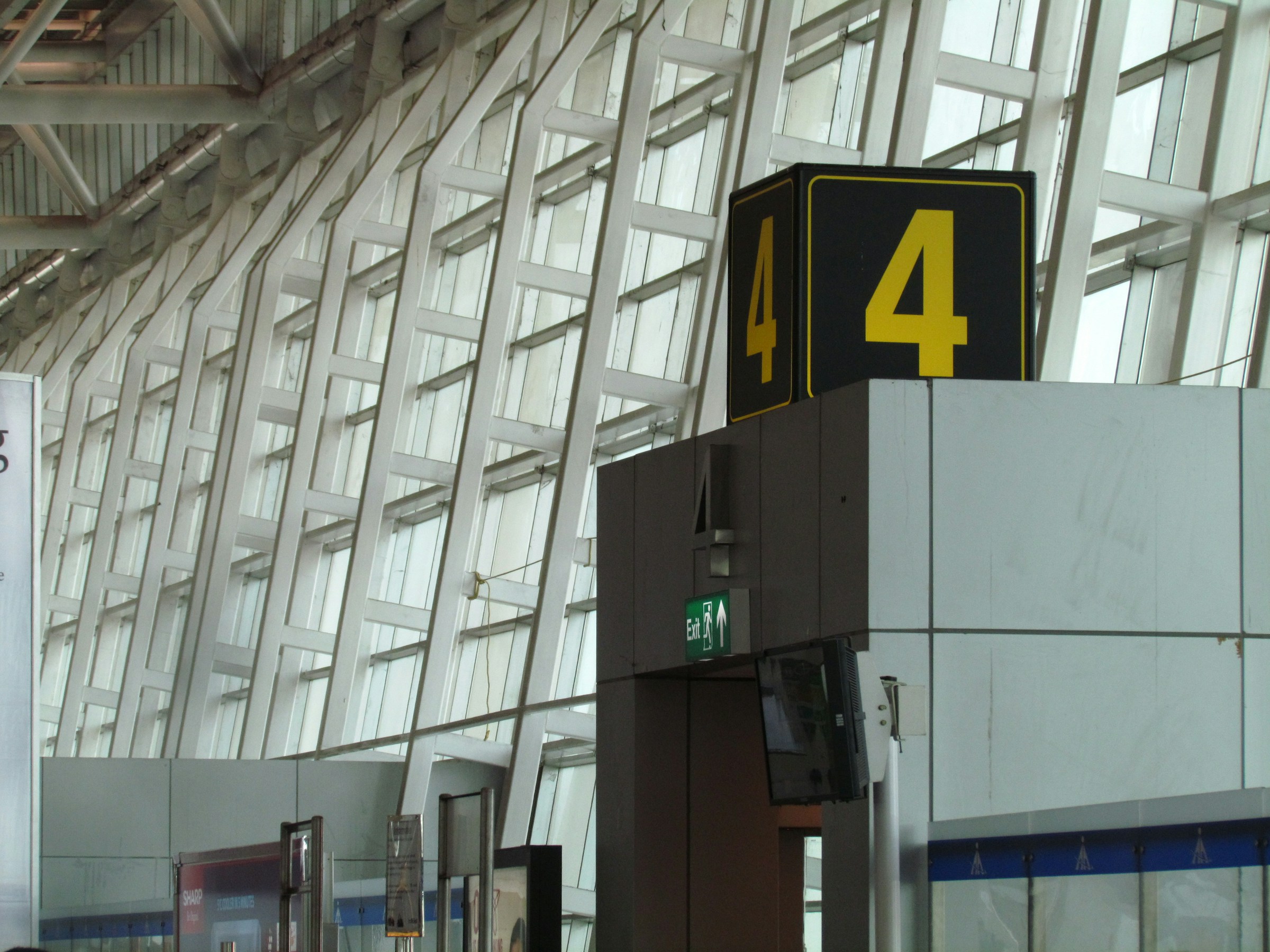 A boarding gate | Source: Unsplash