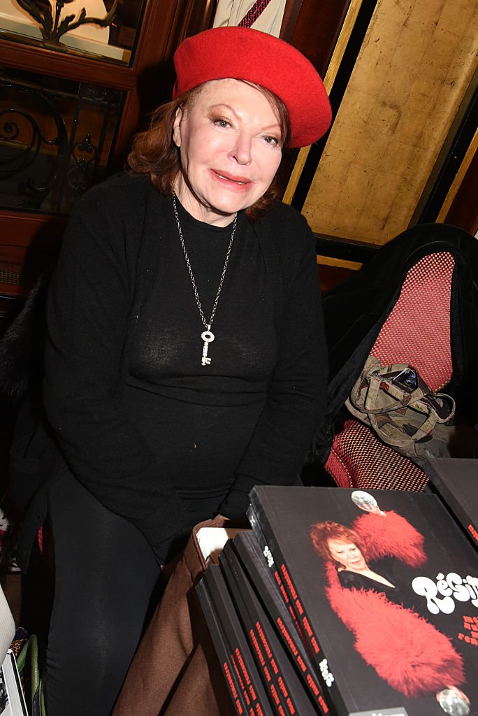 Régine Choukroun assiste au "Cocktail des Ecrivains de la MBC" au Fouquet's à Paris le 26 novembre 2015 à Paris, France. | Photo : Getty Images Régine Choukroun assiste au "Cocktail des Ecrivains de la MBC" au Fouquet's à Paris le 26 novembre 2015 à Paris, France. | Photo : Getty Images